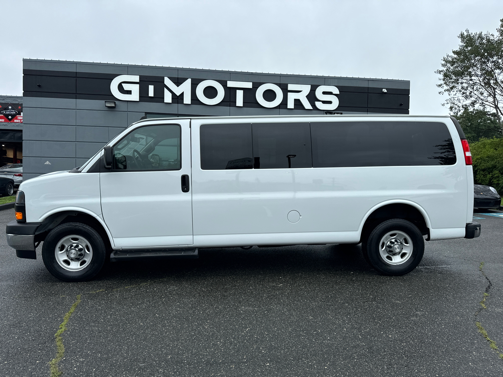 2019 Chevrolet Express 3500 Passenger LT Extended Van 3D 3