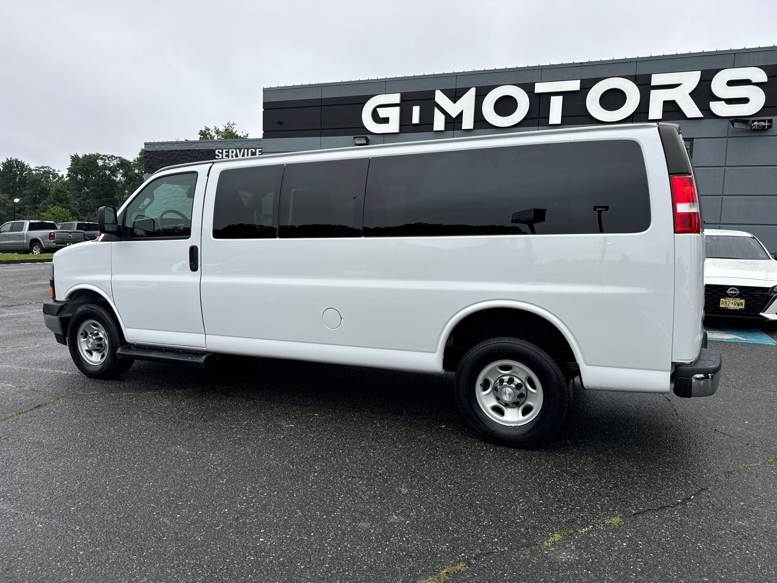 2019 Chevrolet Express 3500 Passenger LT Extended Van 3D 4