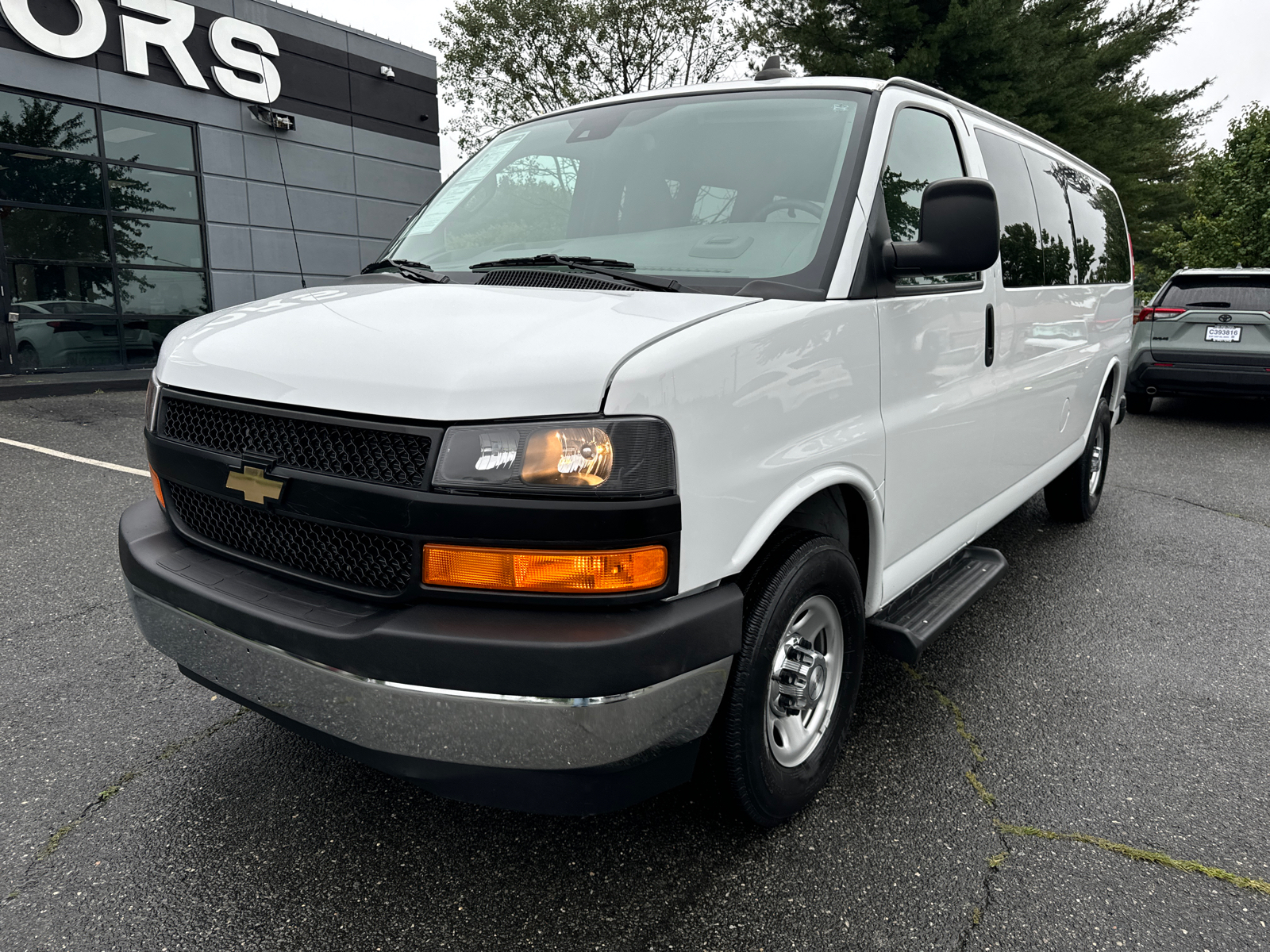 2019 Chevrolet Express 3500 Passenger LT Extended Van 3D 17