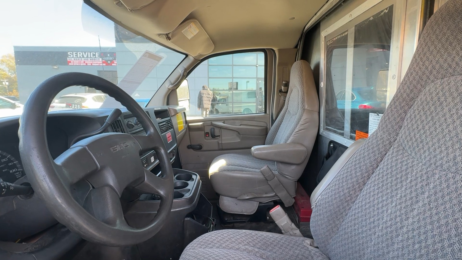 2007 GMC Savana Cutaway Cutaway Van 2D 32