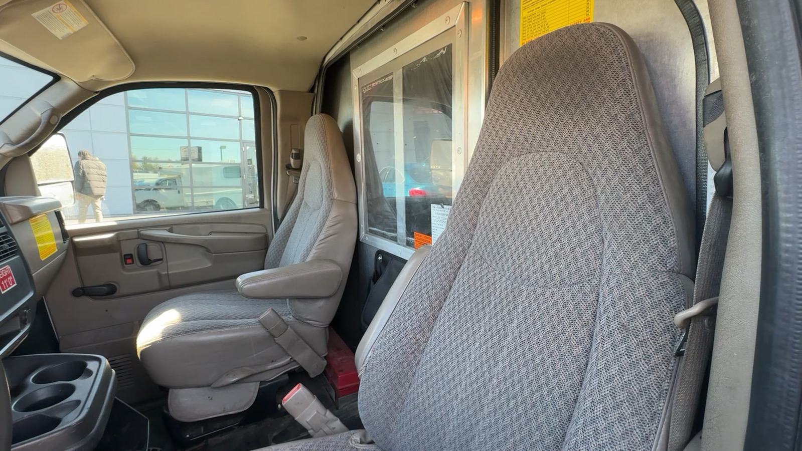 2007 GMC Savana Cutaway Cutaway Van 2D 33