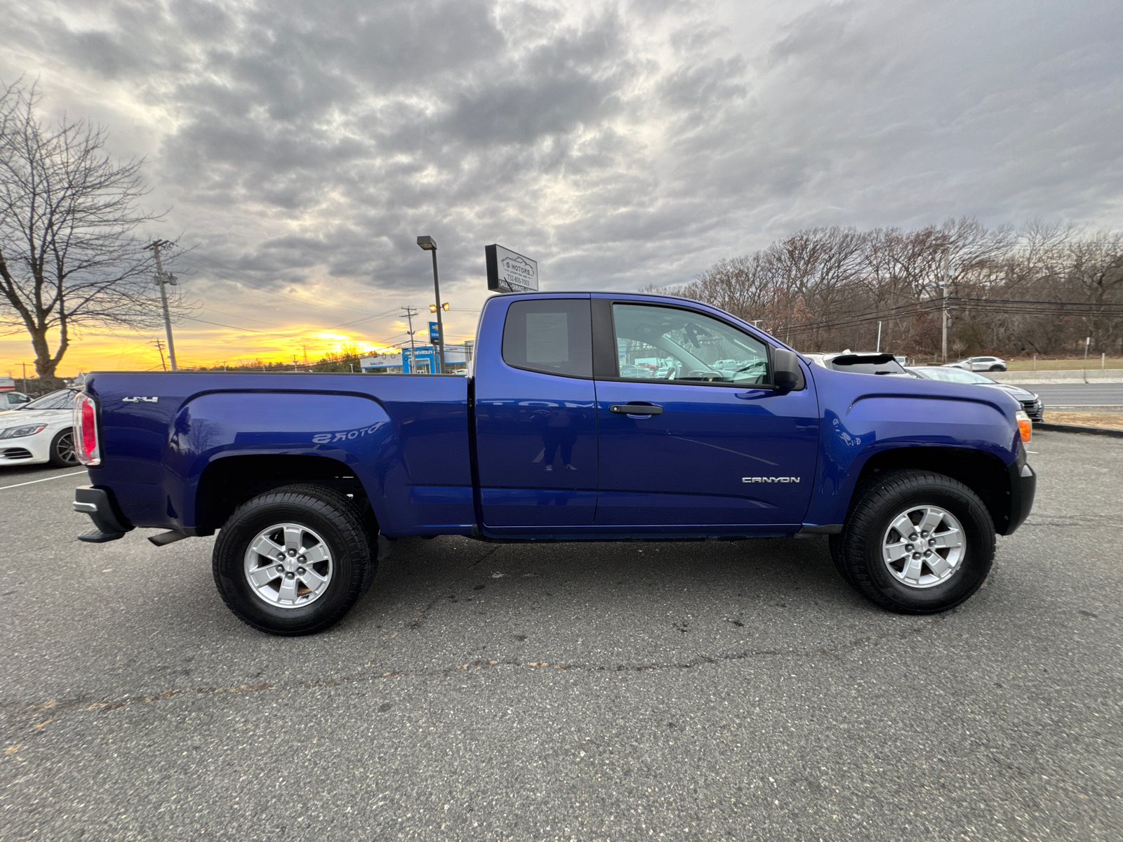 2017 GMC Canyon Extended Cab Pickup 2D 6 ft 11