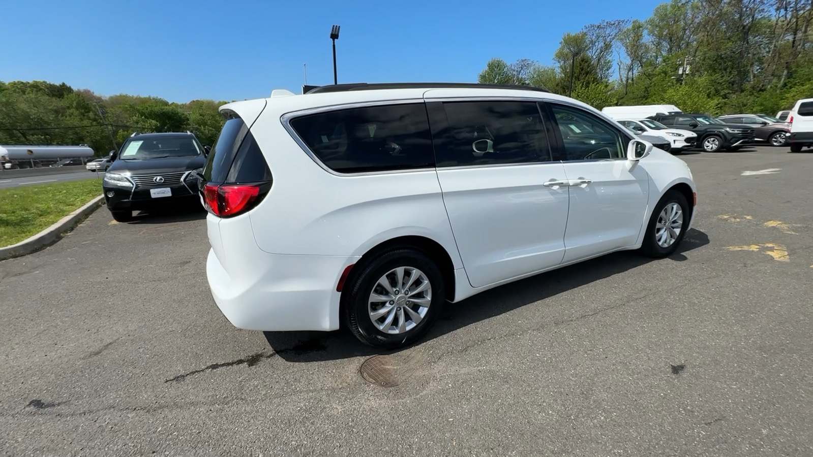 2018 Chrysler Pacifica Touring Plus Minivan 4D 15