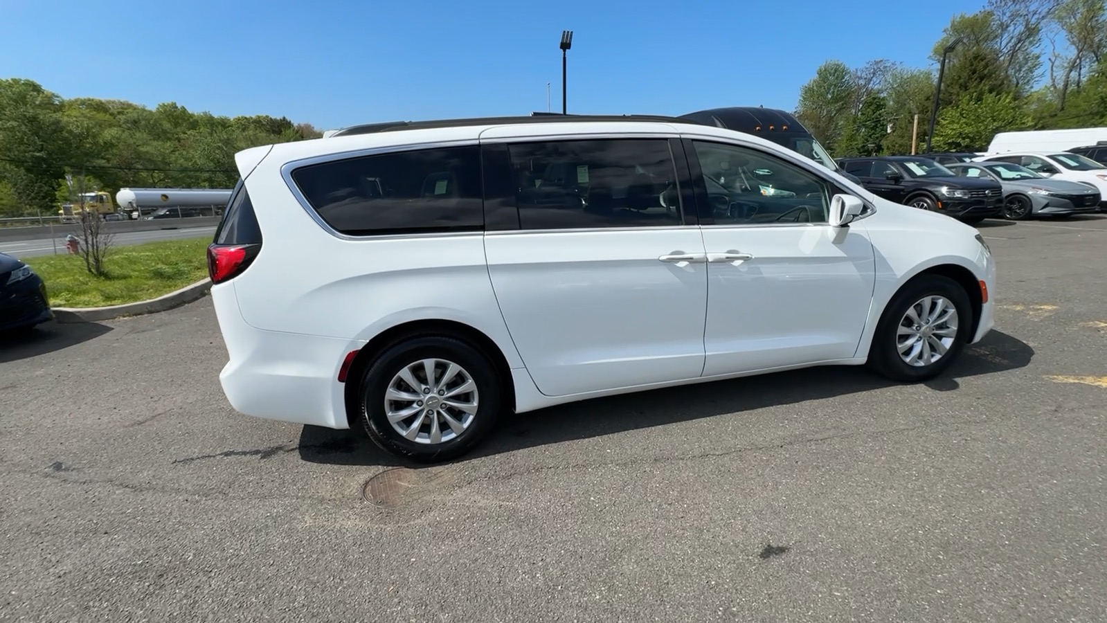 2018 Chrysler Pacifica Touring Plus Minivan 4D 16