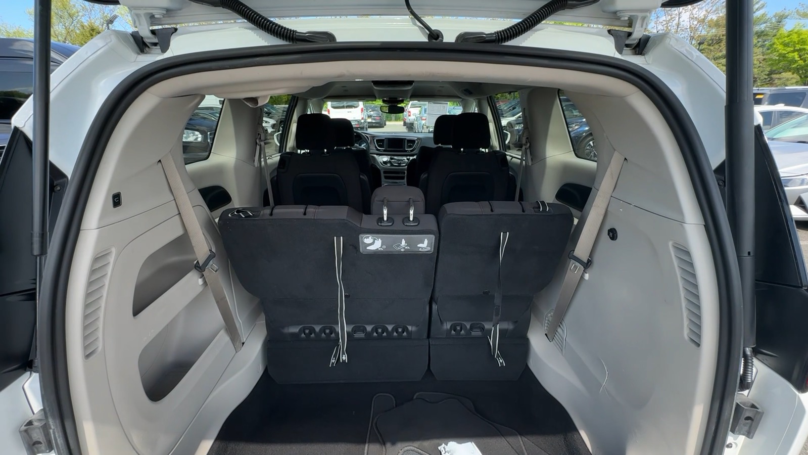 2018 Chrysler Pacifica Touring Plus Minivan 4D 30