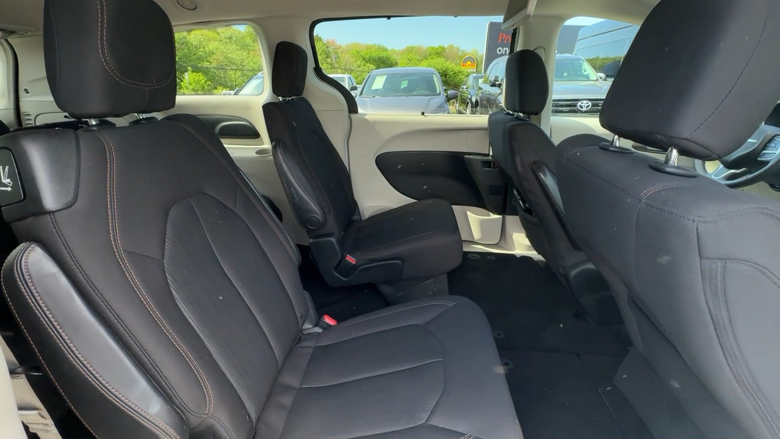 2018 Chrysler Pacifica Touring Plus Minivan 4D 34