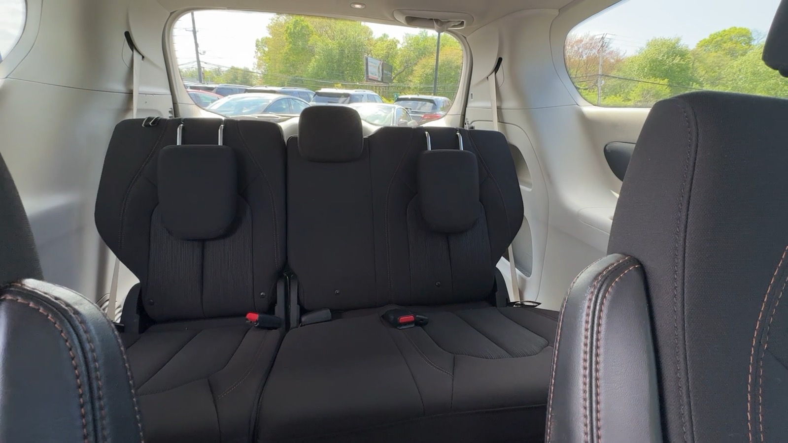2018 Chrysler Pacifica Touring Plus Minivan 4D 36