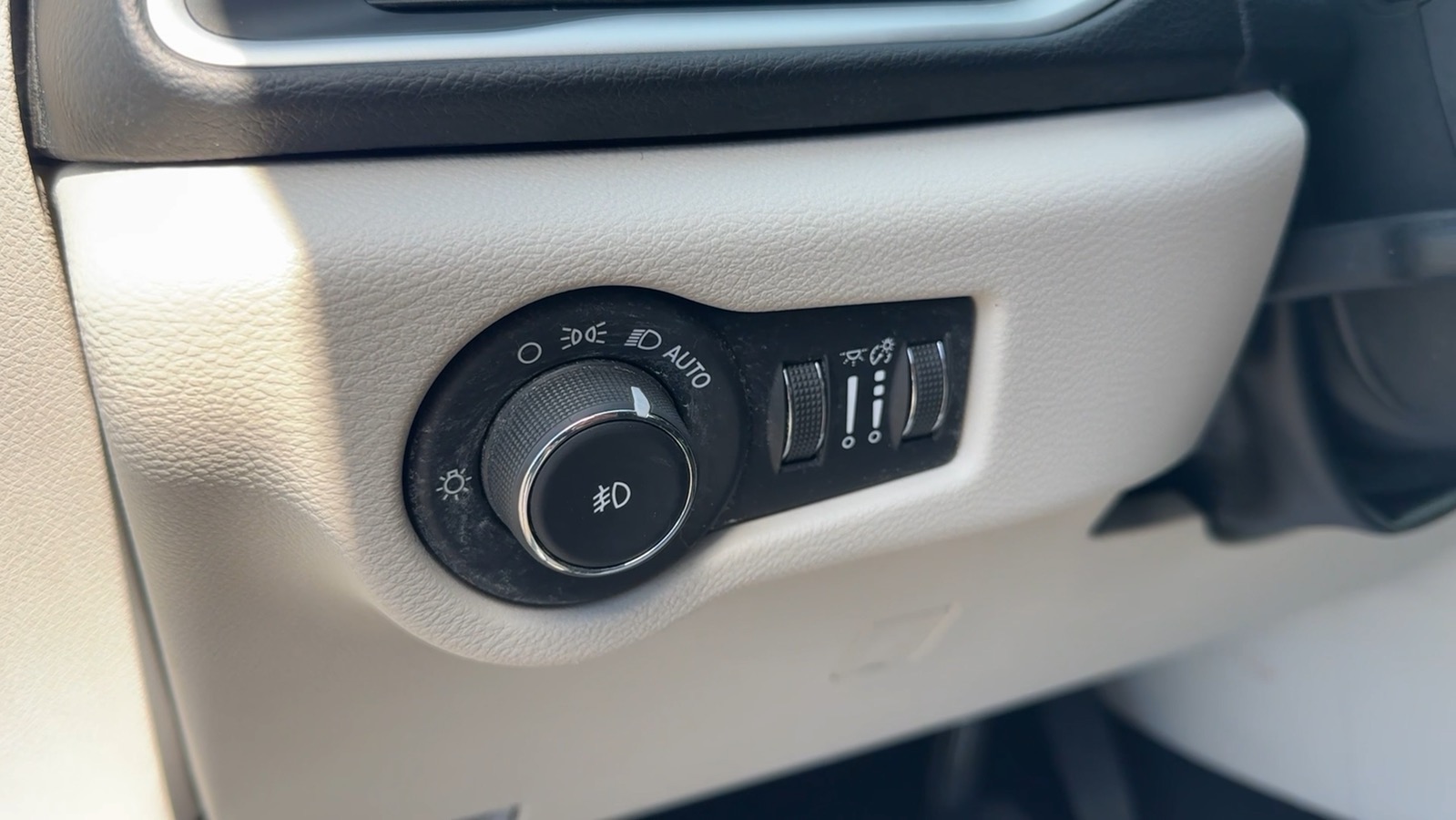 2018 Chrysler Pacifica Touring Plus Minivan 4D 45