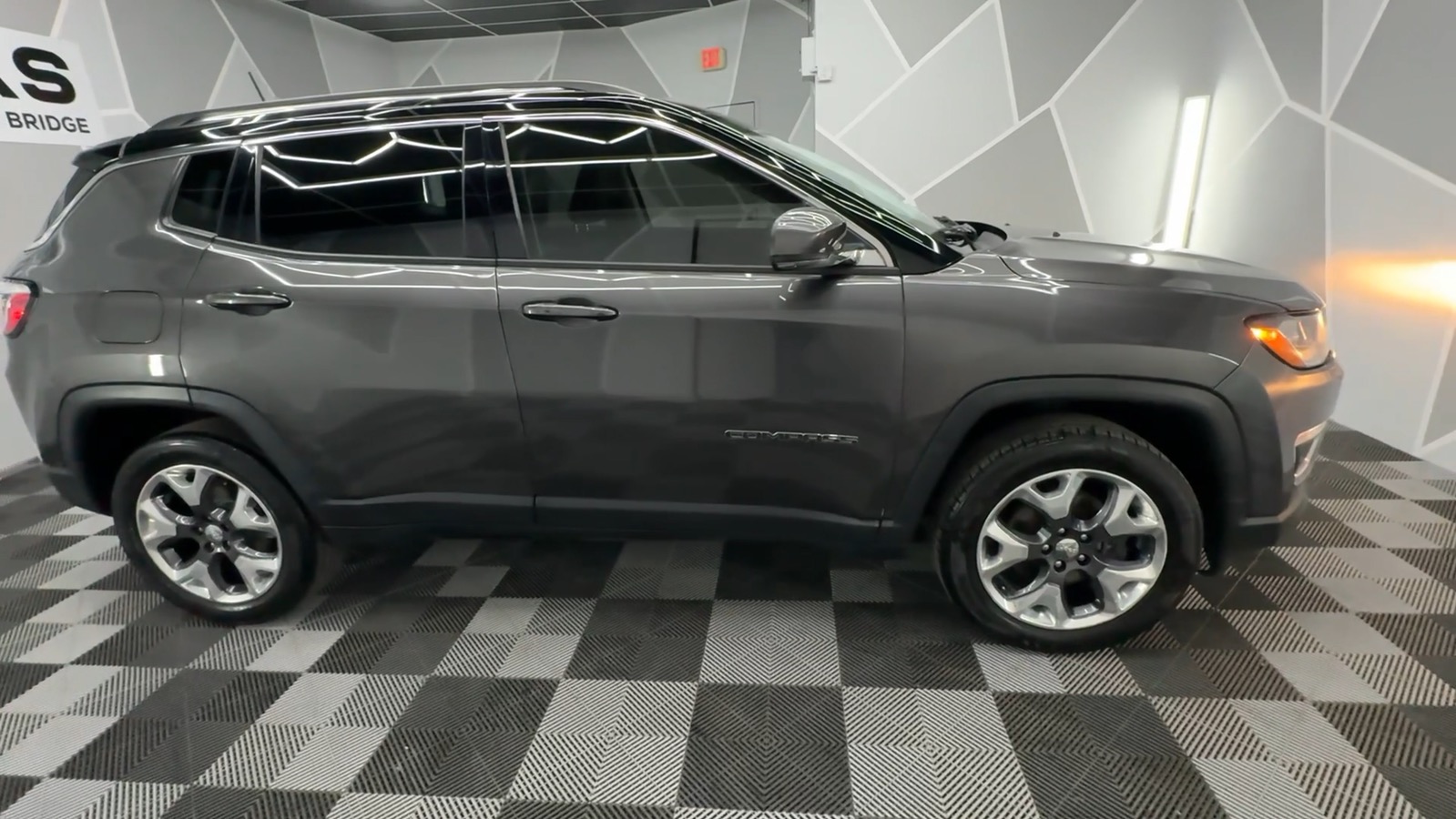 2018 Jeep Compass Limited Sport Utility 4D 18