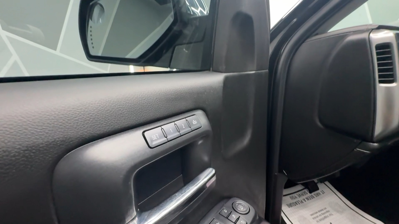 2015 Chevrolet Silverado 1500 Double Cab Z71 LTZ Pickup 4D 6 1/2 ft 32