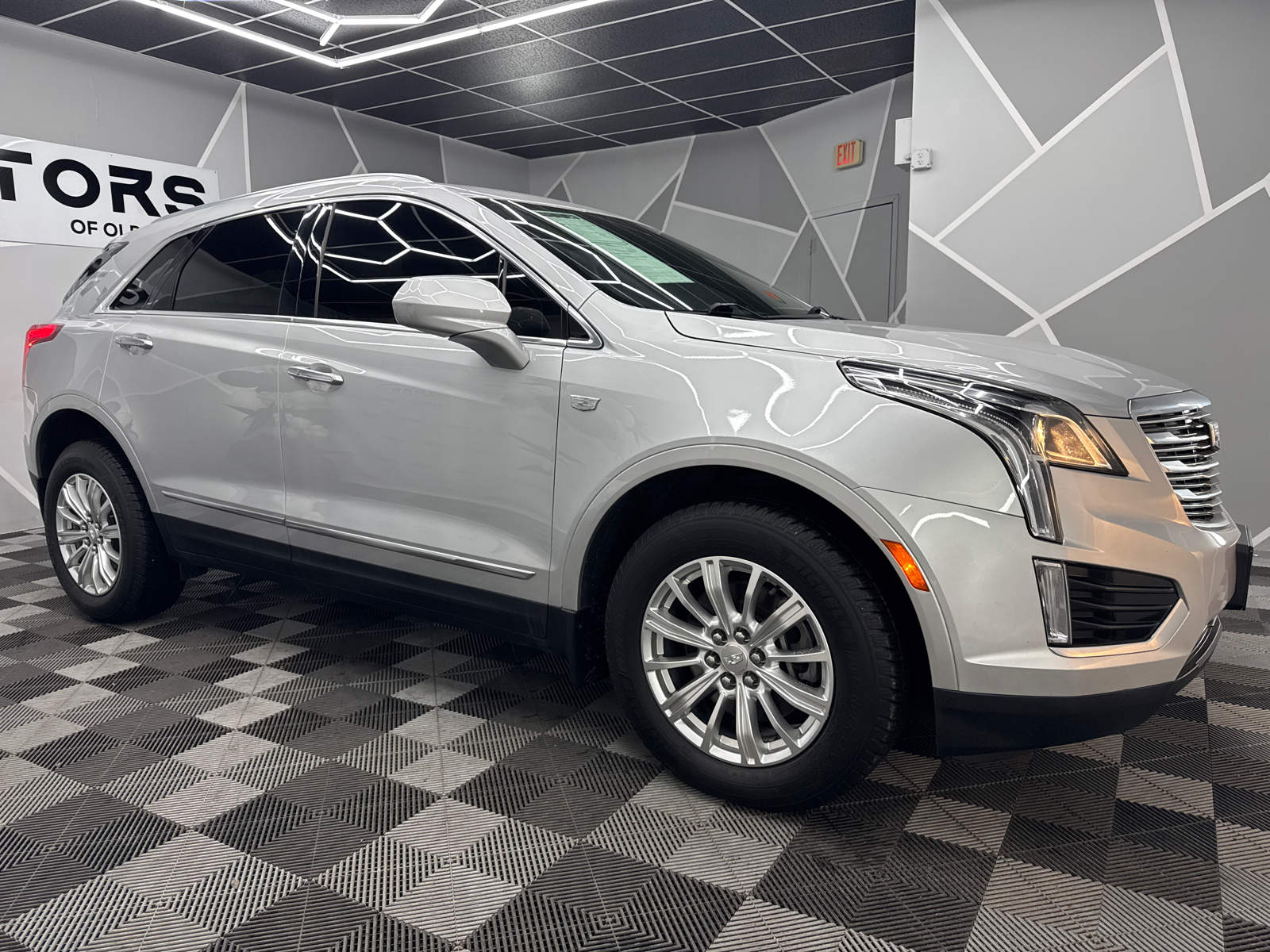 2017 Cadillac XT5 Sport Utility 4D 12