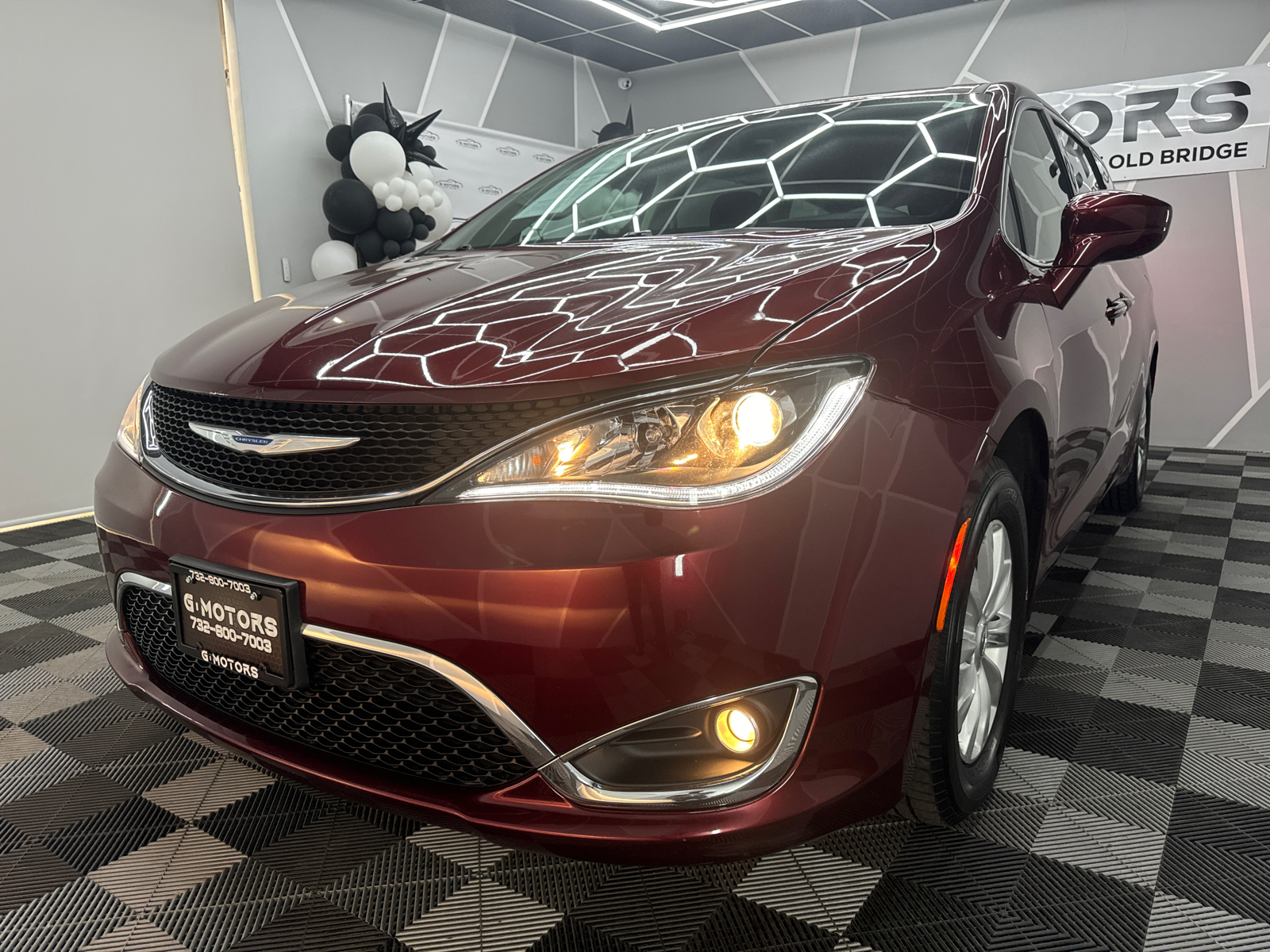 2018 Chrysler Pacifica Touring Plus Minivan 4D 1