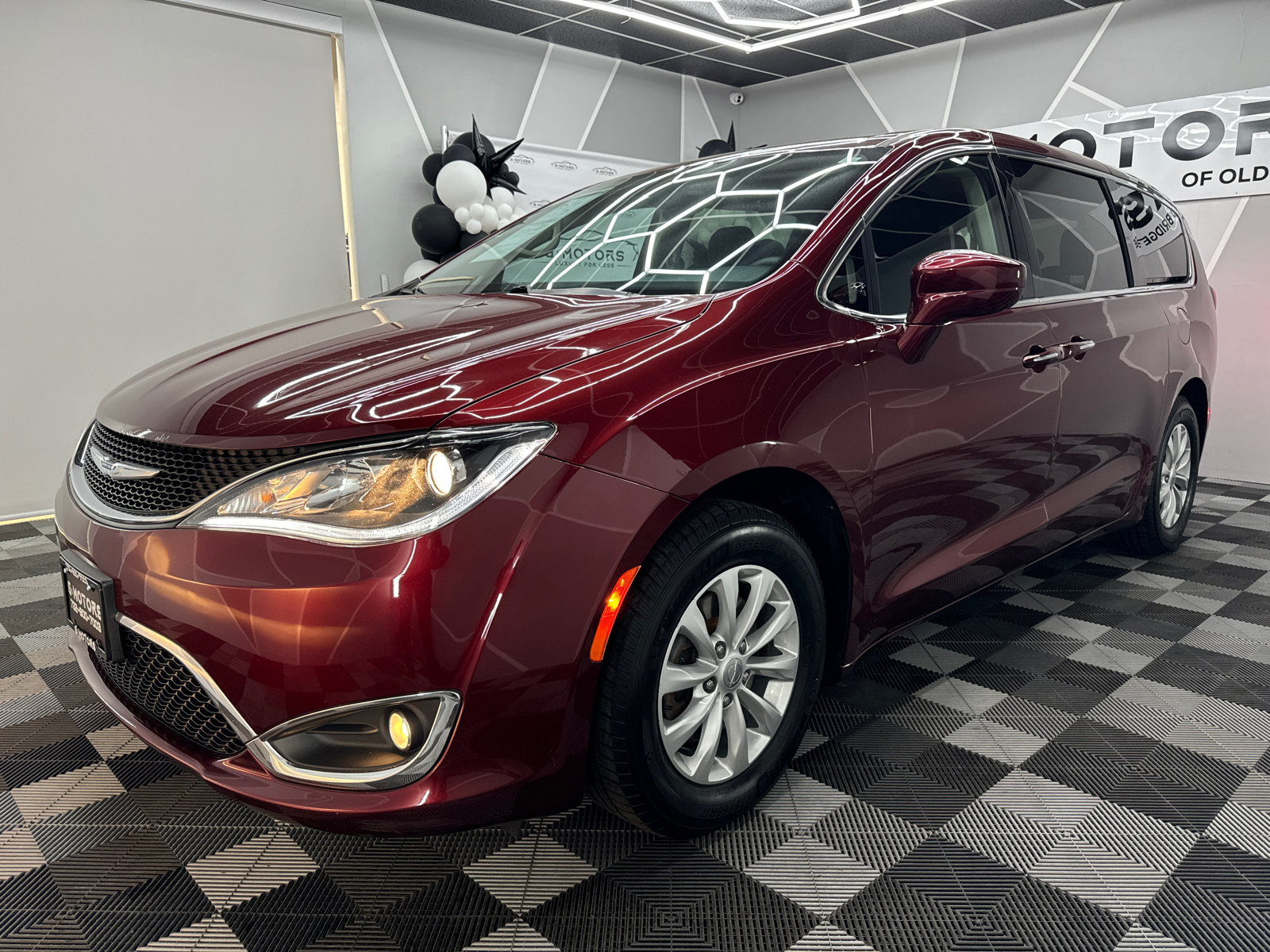 2018 Chrysler Pacifica Touring Plus Minivan 4D 2