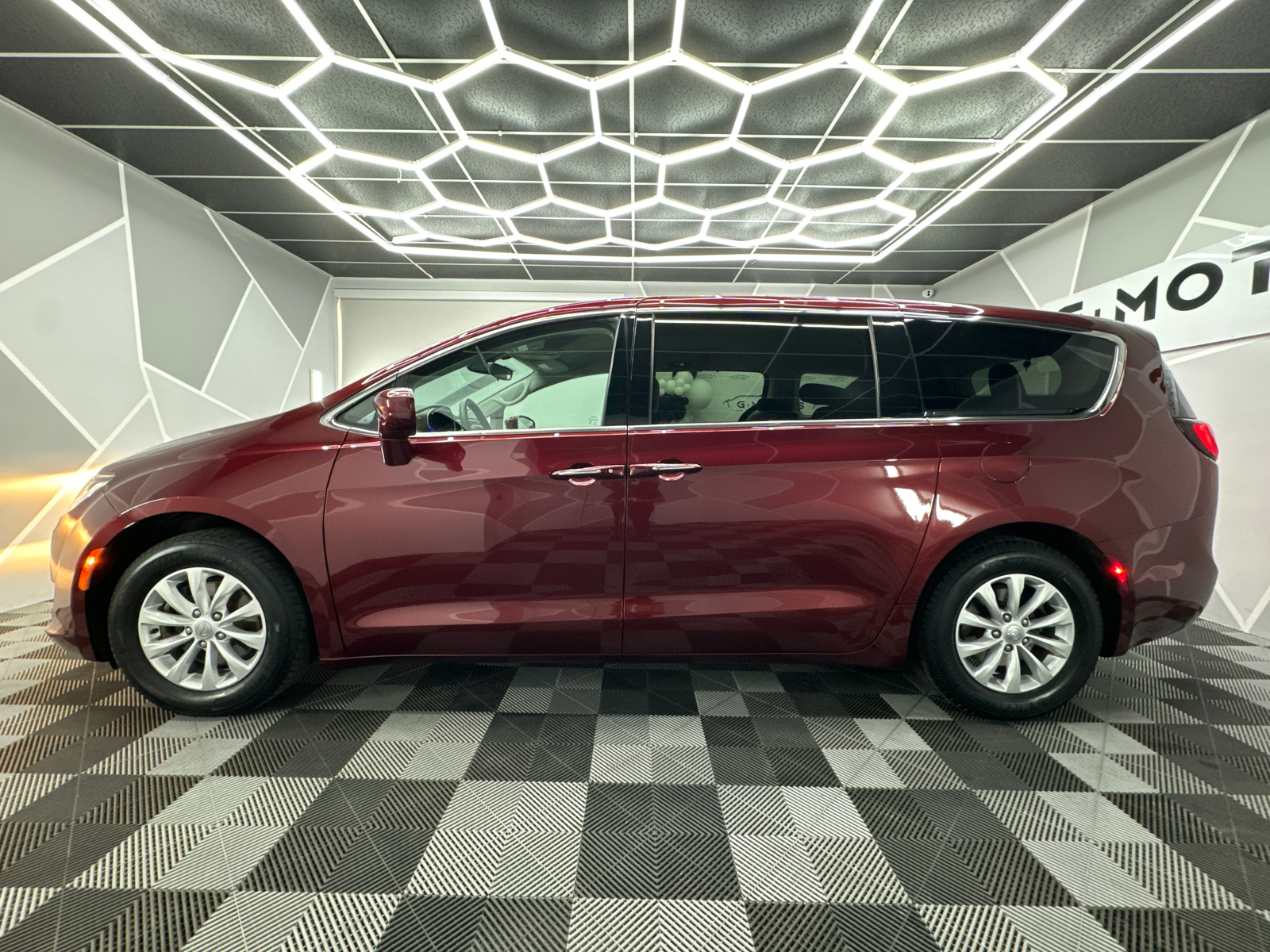 2018 Chrysler Pacifica Touring Plus Minivan 4D 3