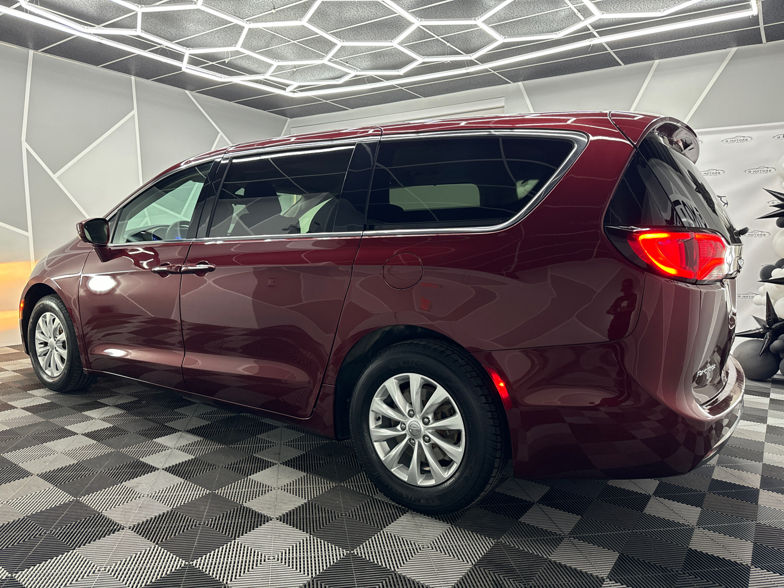 2018 Chrysler Pacifica Touring Plus Minivan 4D 4