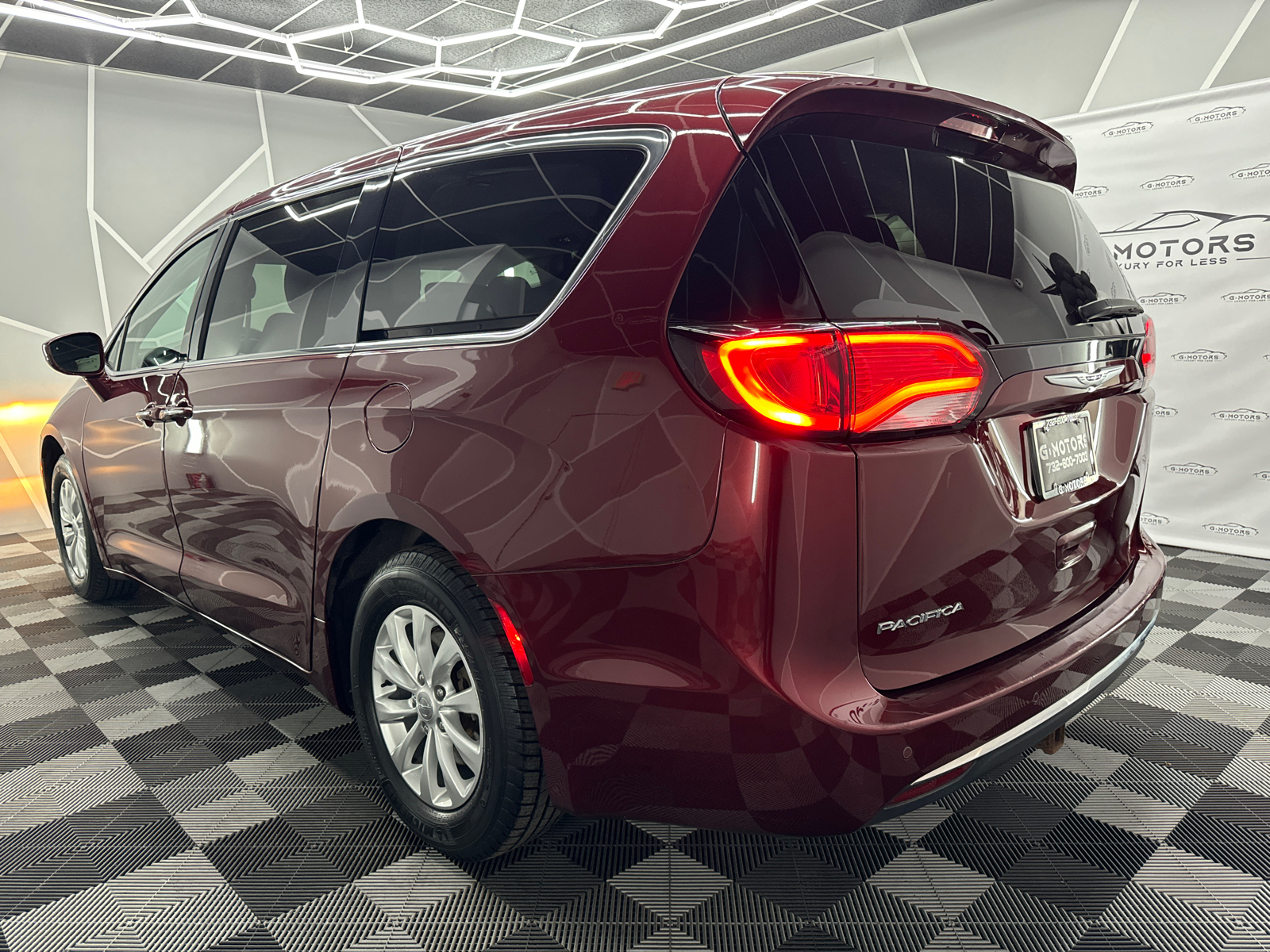 2018 Chrysler Pacifica Touring Plus Minivan 4D 5