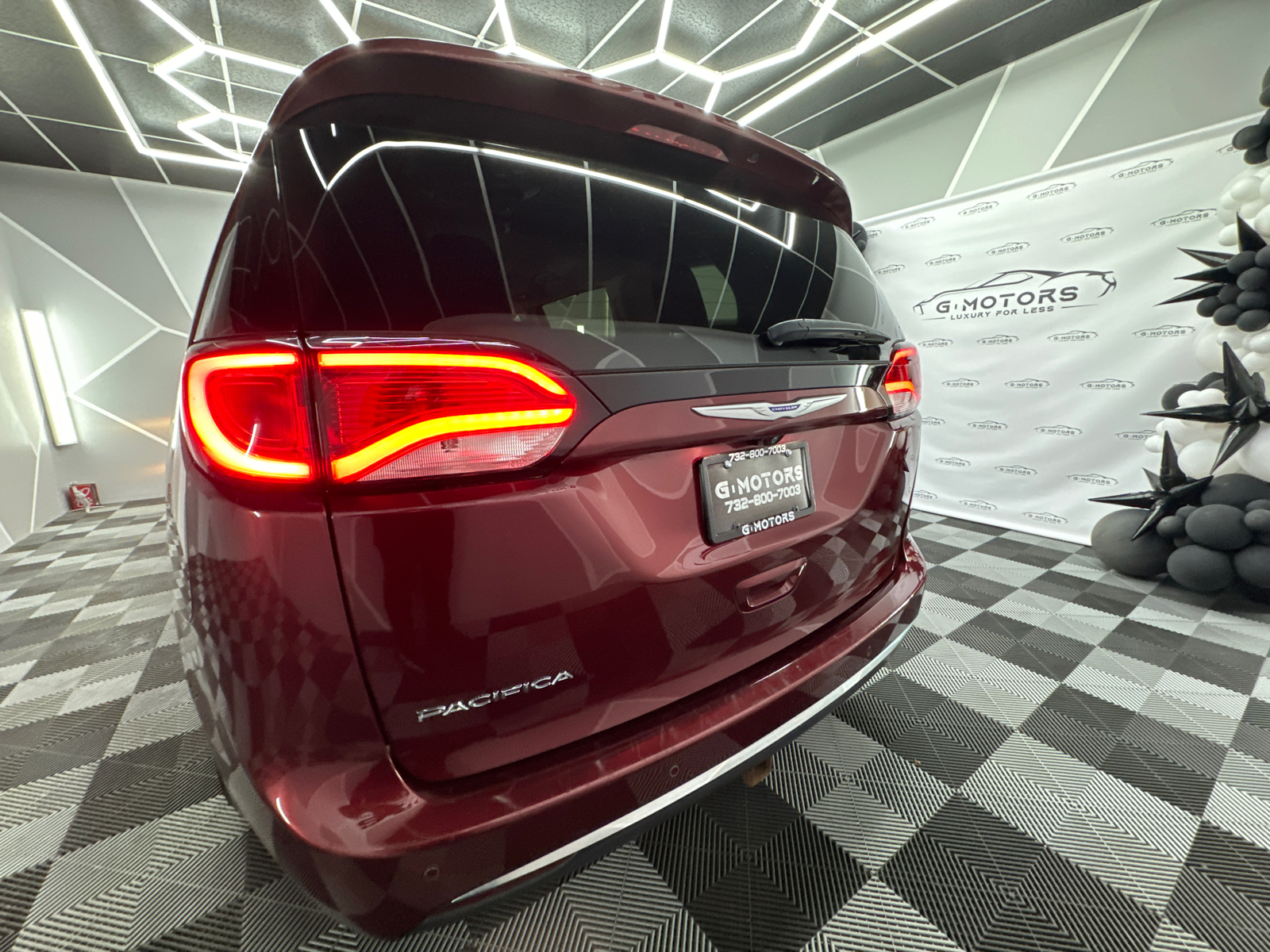 2018 Chrysler Pacifica Touring Plus Minivan 4D 6