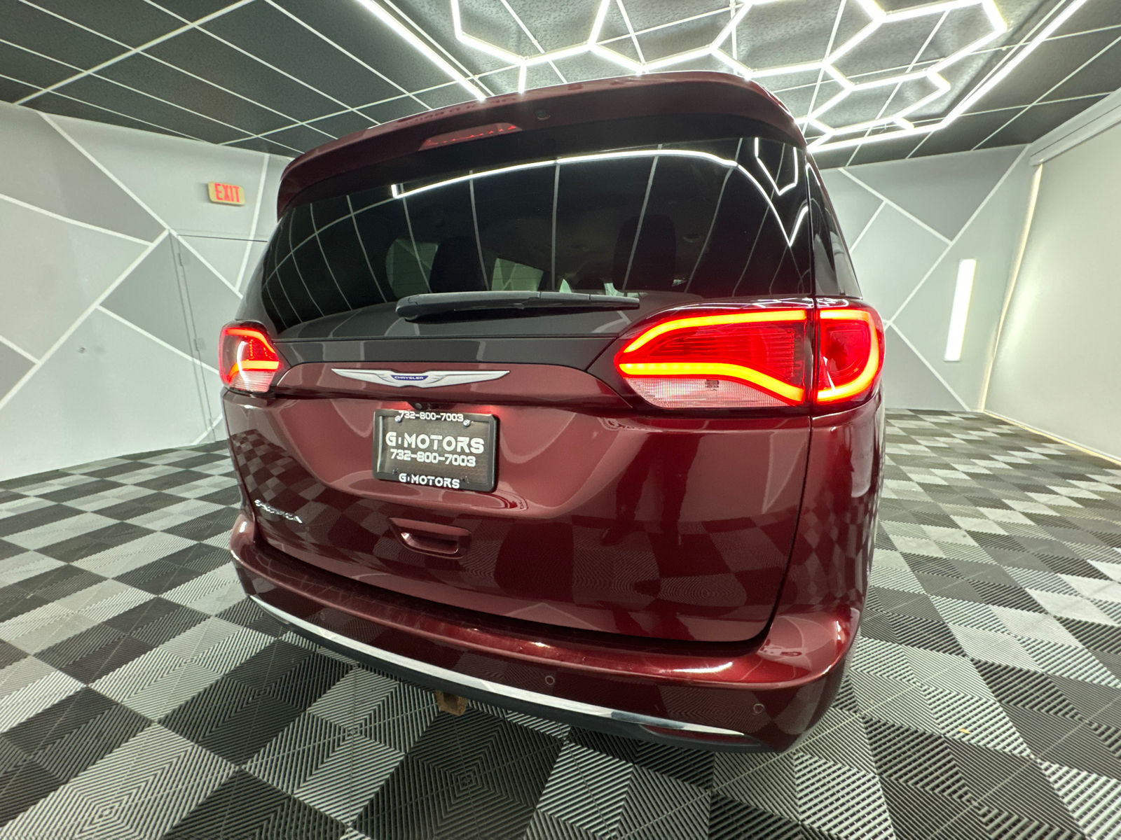 2018 Chrysler Pacifica Touring Plus Minivan 4D 8