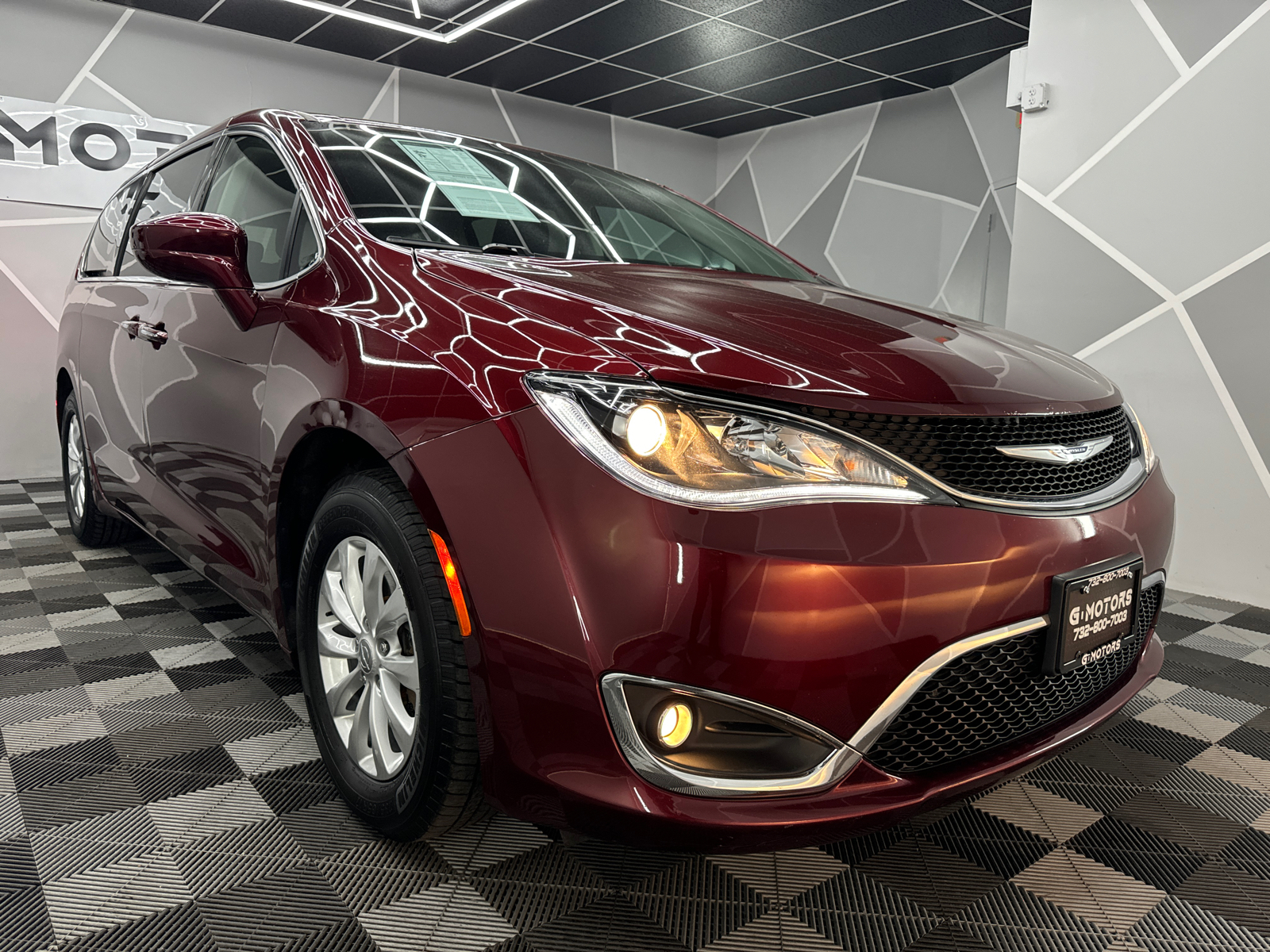 2018 Chrysler Pacifica Touring Plus Minivan 4D 13