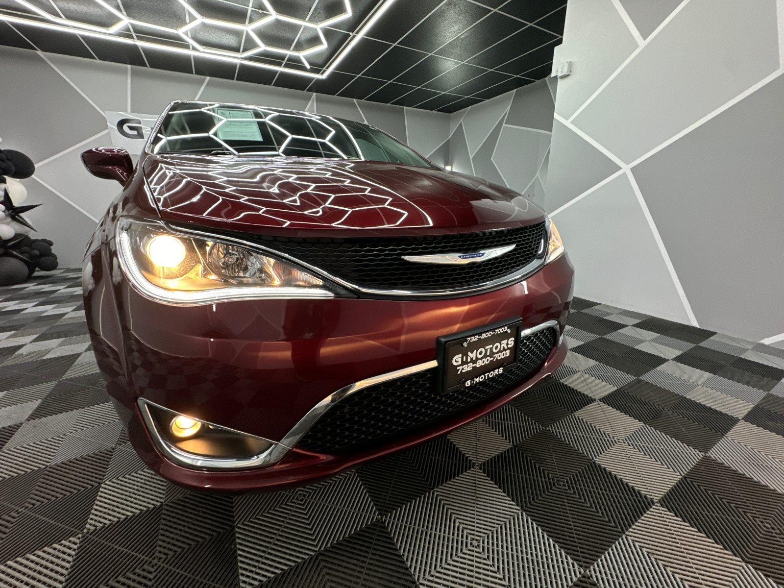 2018 Chrysler Pacifica Touring Plus Minivan 4D 14