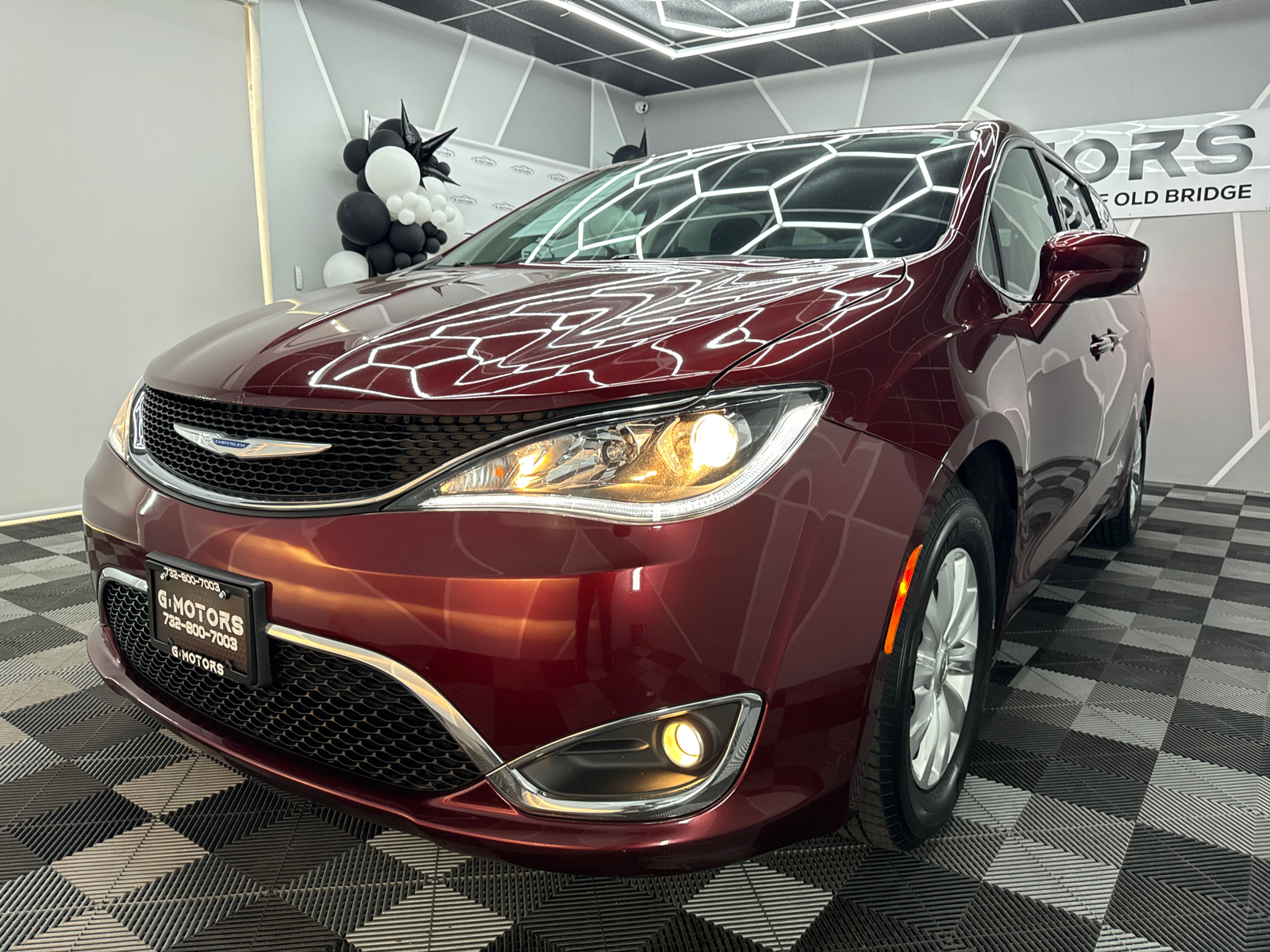 2018 Chrysler Pacifica Touring Plus Minivan 4D 17