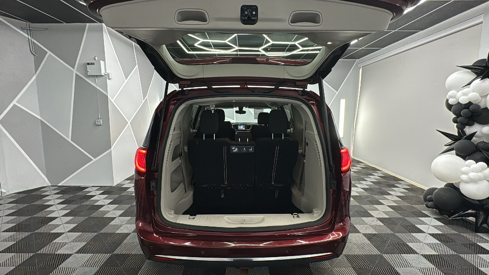 2018 Chrysler Pacifica Touring Plus Minivan 4D 20