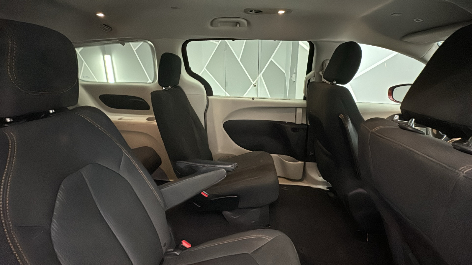 2018 Chrysler Pacifica Touring Plus Minivan 4D 25