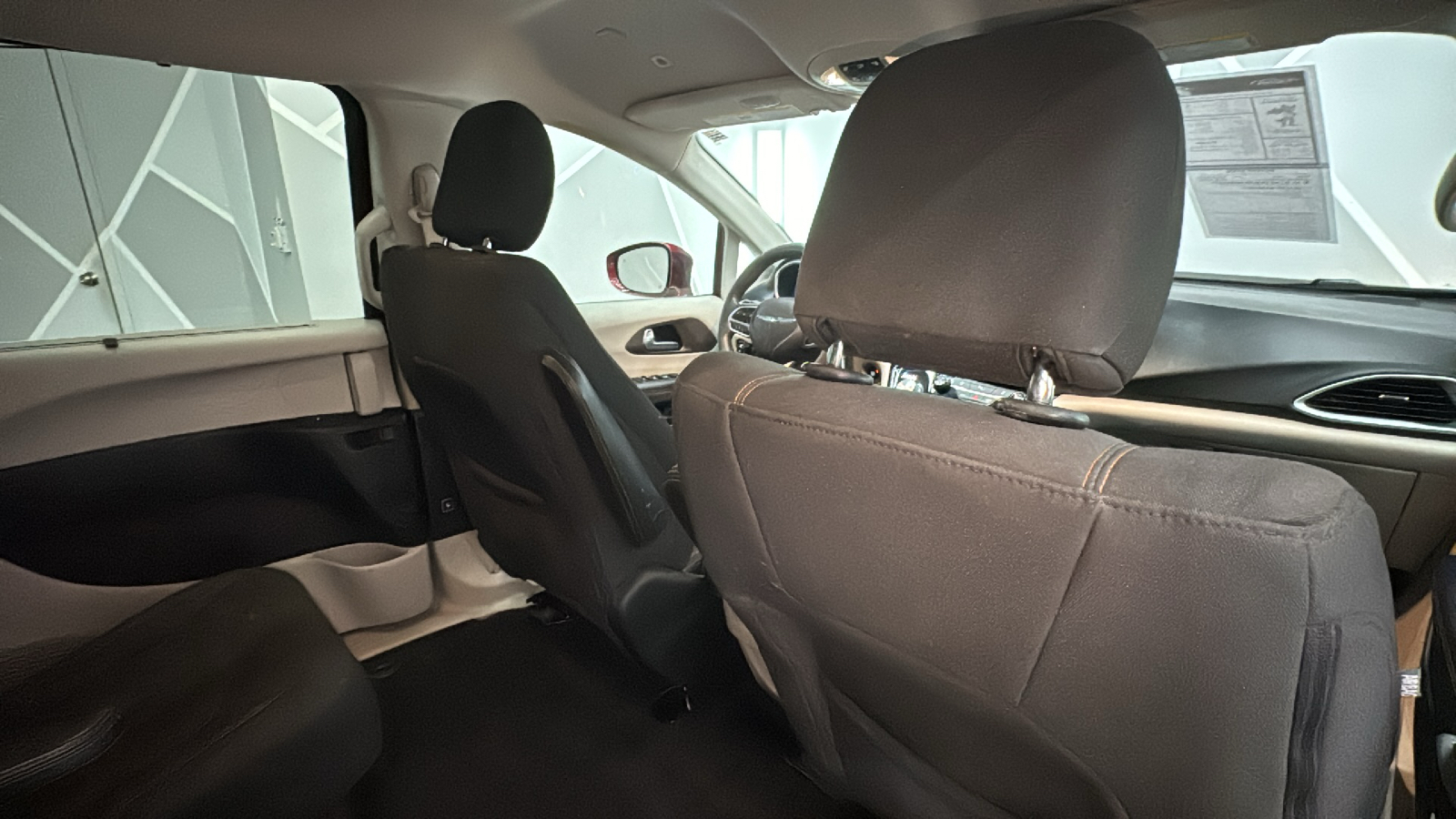 2018 Chrysler Pacifica Touring Plus Minivan 4D 27