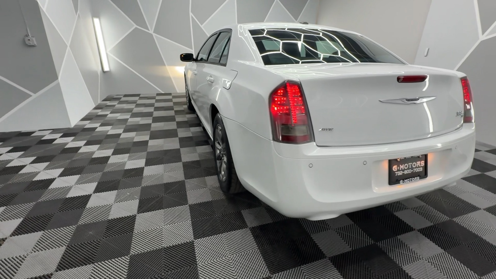 2014 Chrysler 300  7