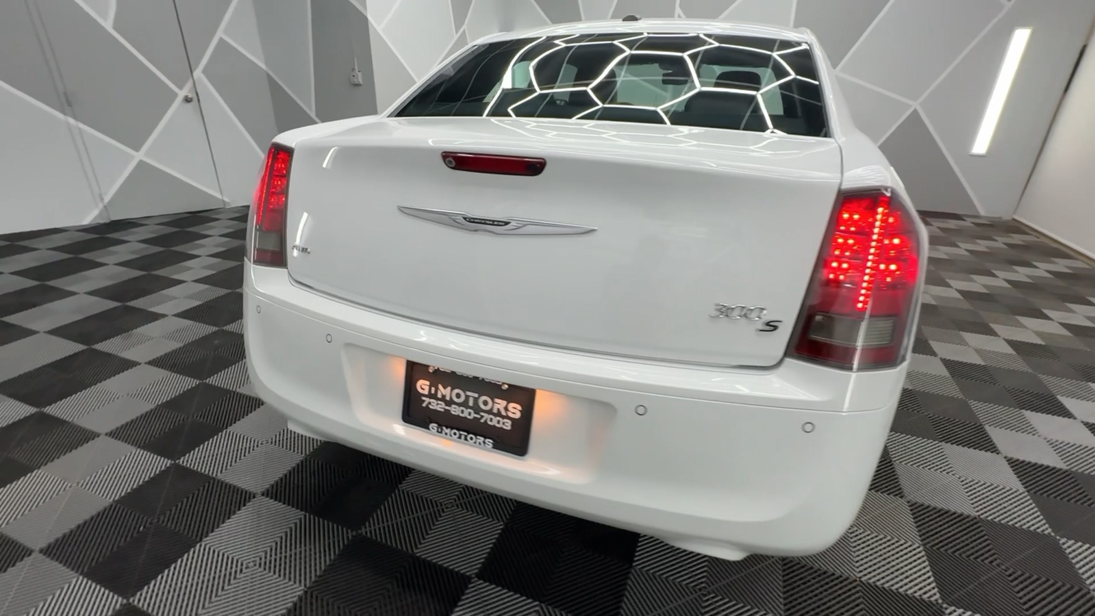 2014 Chrysler 300  9