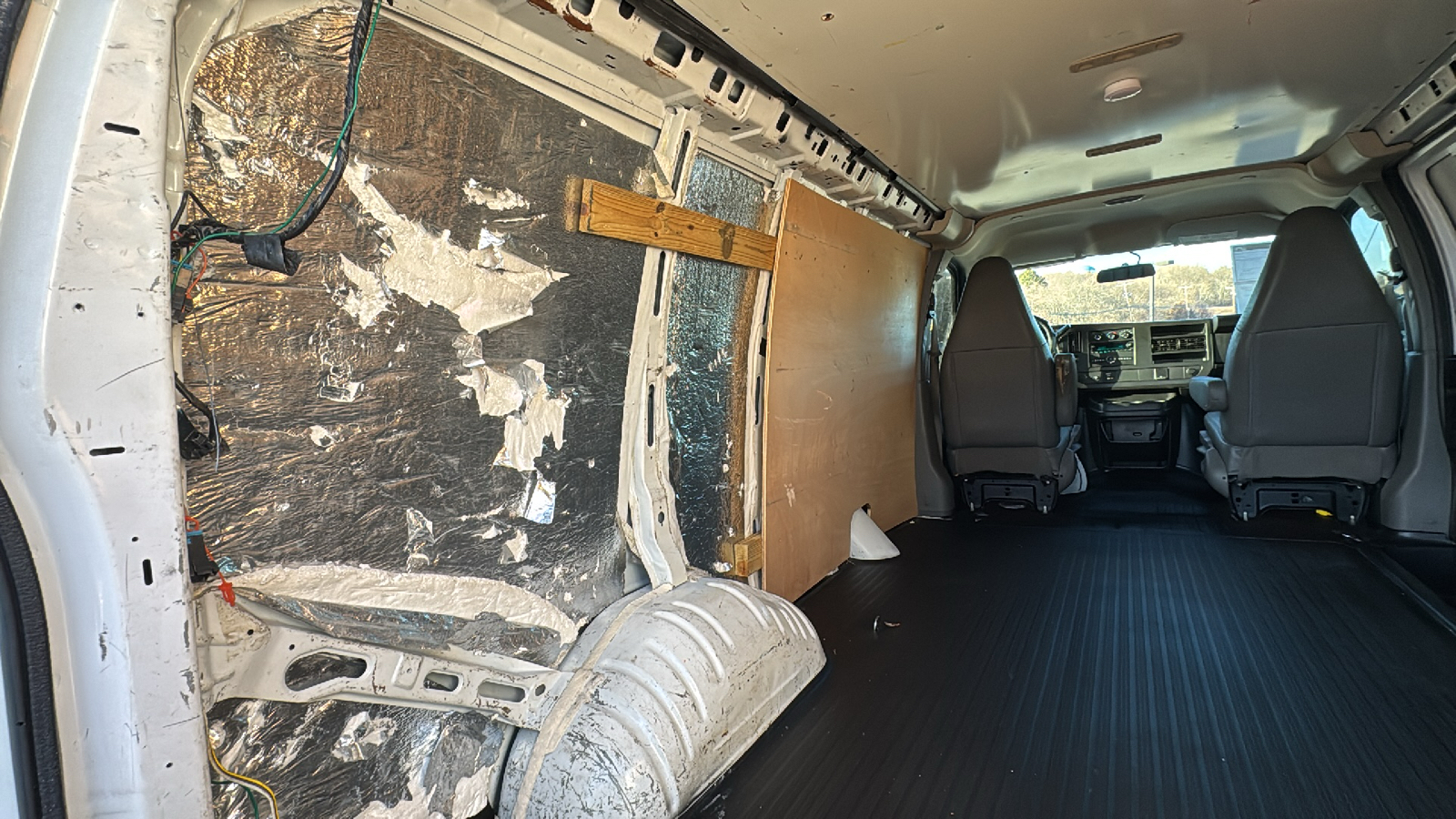 2016 Chevrolet Express 2500 Cargo Van 3D 22