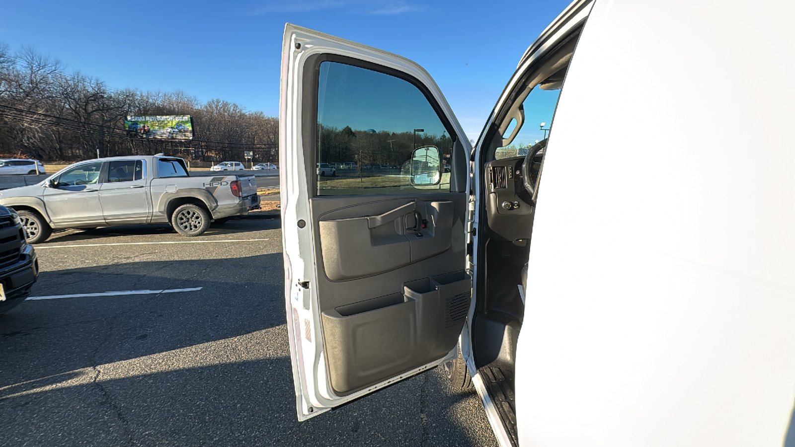 2016 Chevrolet Express 2500 Cargo Van 3D 31