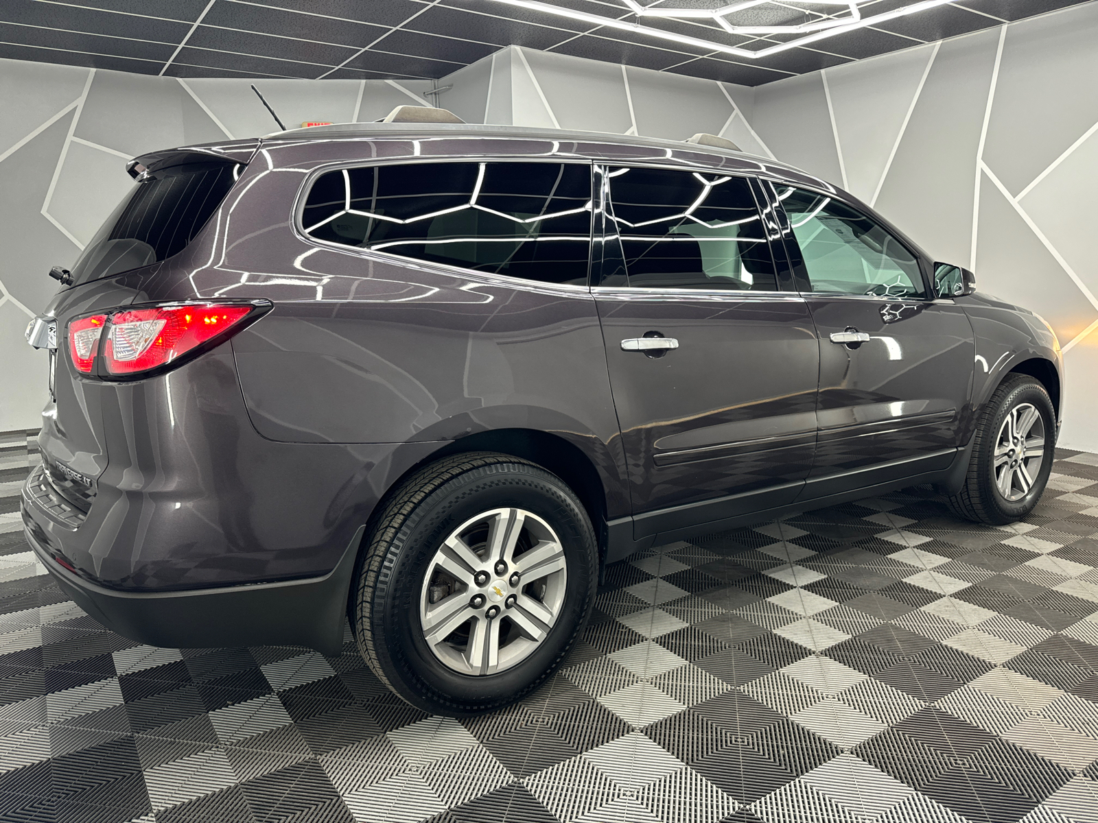 2015 Chevrolet Traverse LT Sport Utility 4D 10