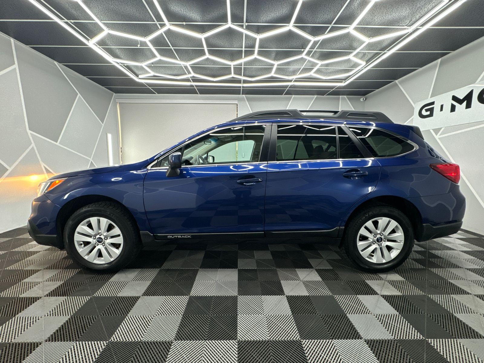 2016 Subaru Outback 2.5i Premium Wagon 4D 3