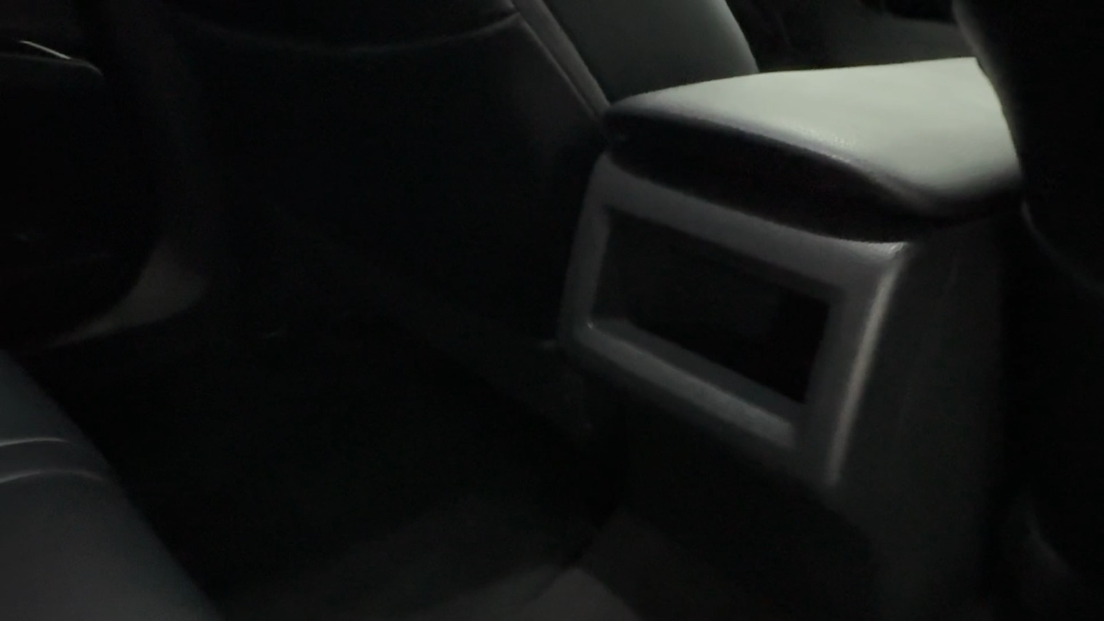 2020 Toyota Camry SE Nightshade Edition Sedan 4D 41