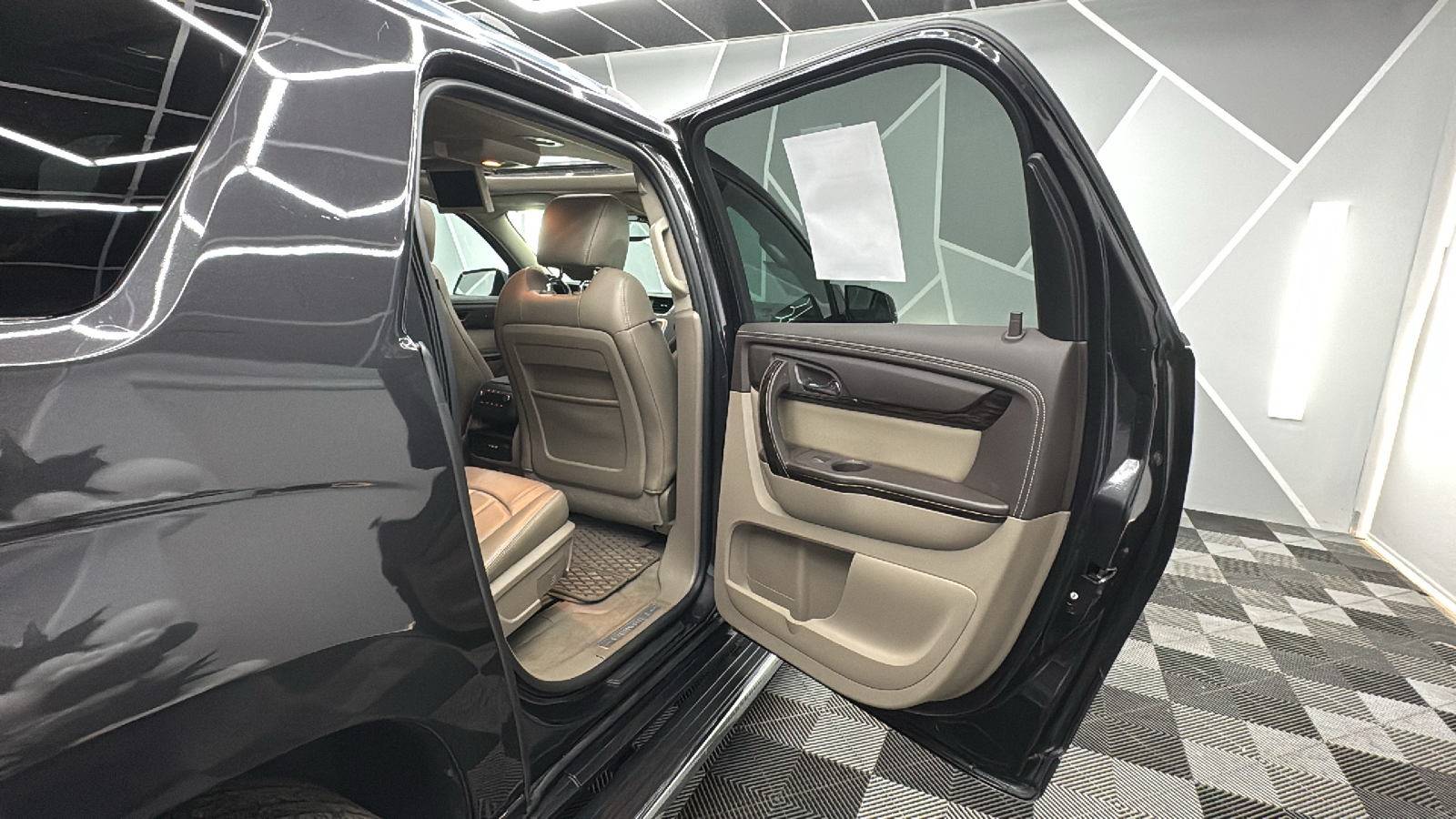 2016 GMC Acadia Denali Sport Utility 4D 22