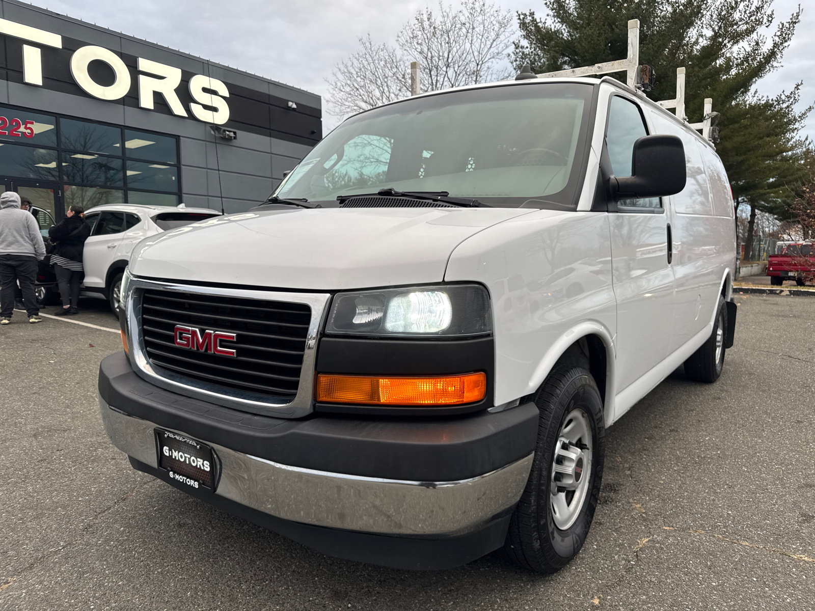 2017 GMC Savana 2500 Cargo Van 3D 1