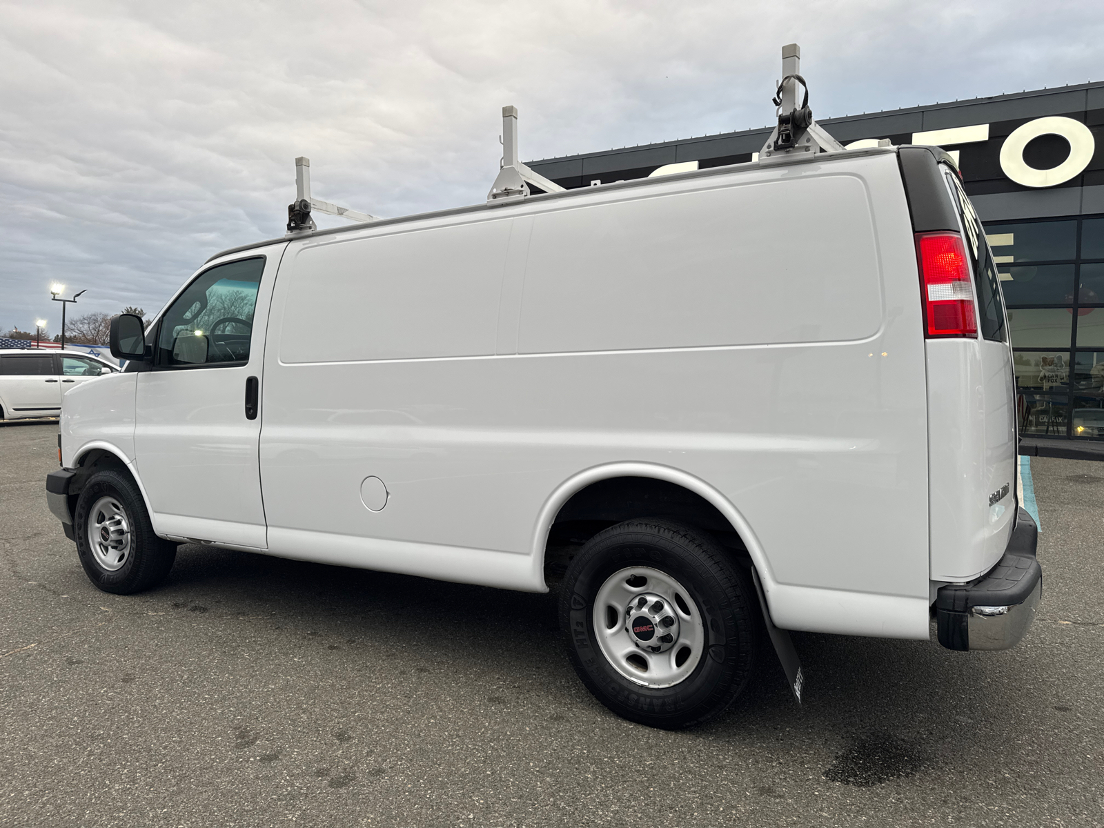 2017 GMC Savana 2500 Cargo Van 3D 4