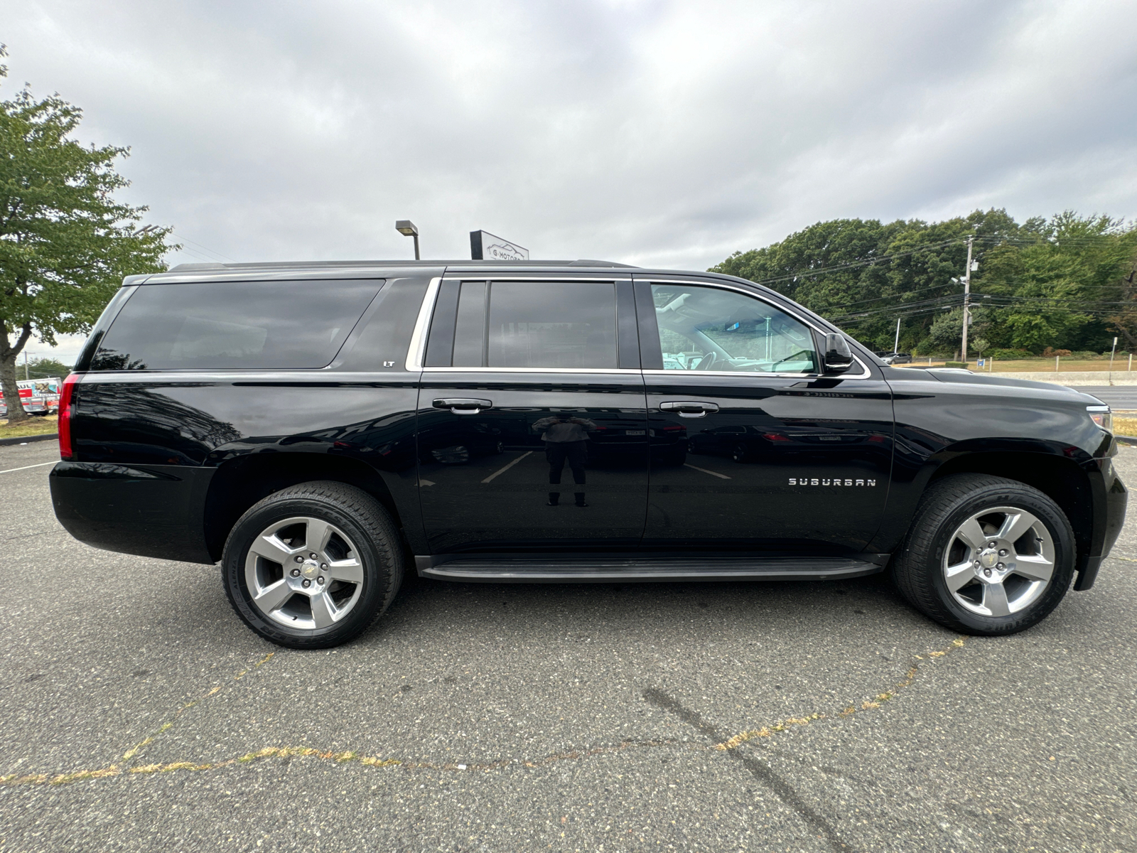 2019 Chevrolet Suburban LT Sport Utility 4D 9