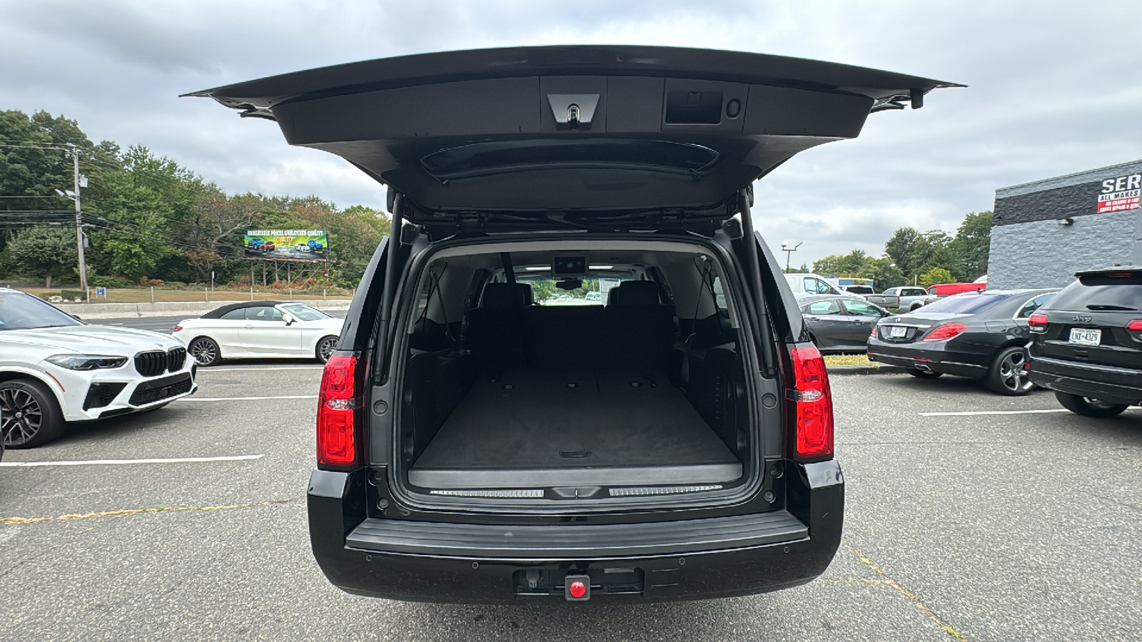 2019 Chevrolet Suburban LT Sport Utility 4D 16