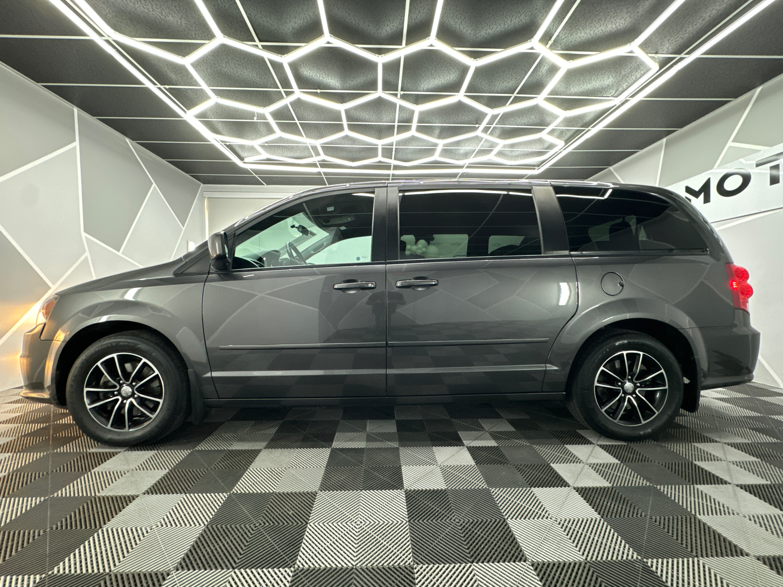 2016 Dodge Grand Caravan  3