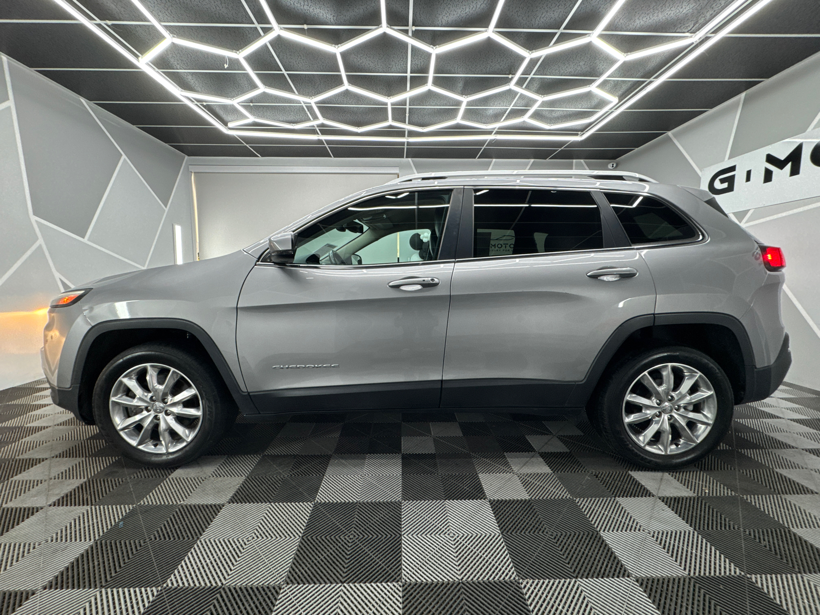 2016 Jeep Cherokee Limited Sport Utility 4D 3