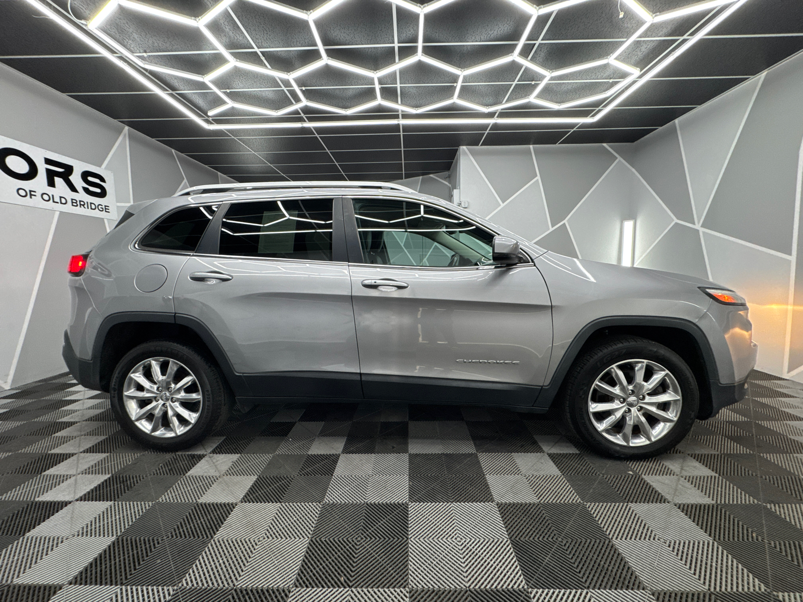 2016 Jeep Cherokee Limited Sport Utility 4D 11