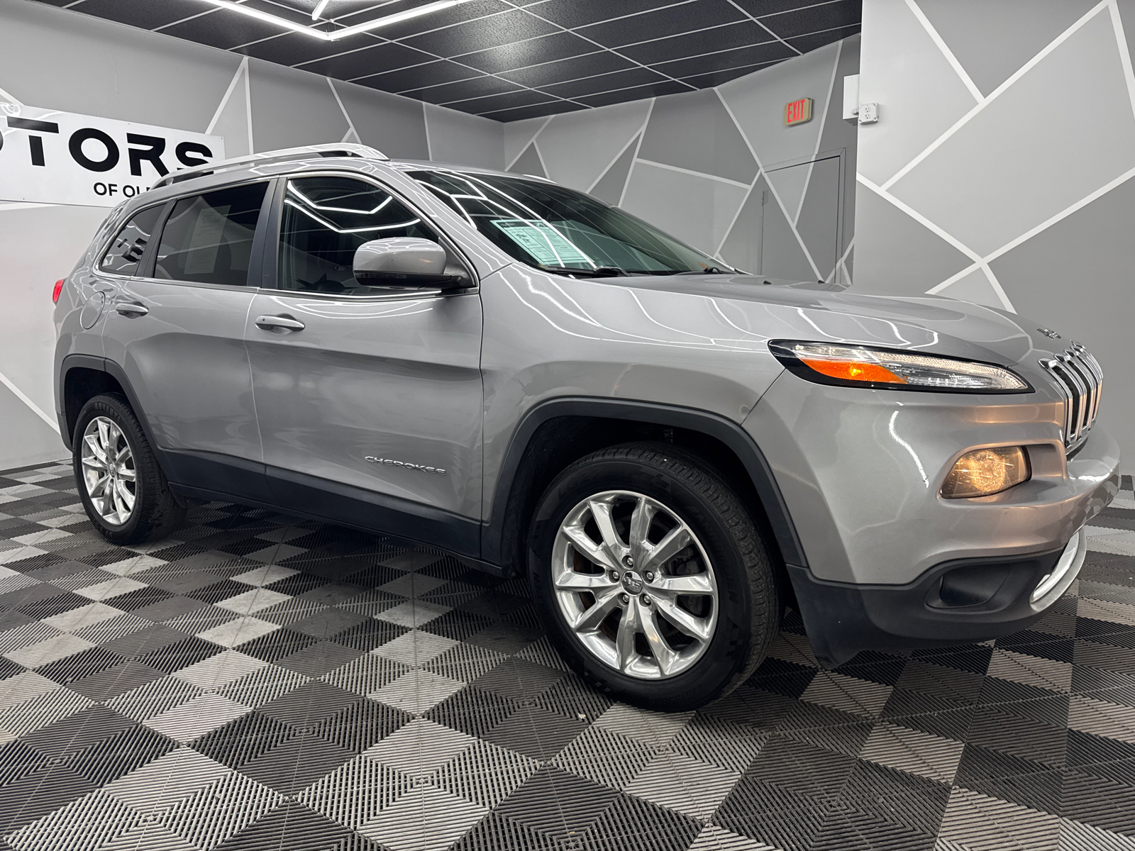 2016 Jeep Cherokee Limited Sport Utility 4D 12