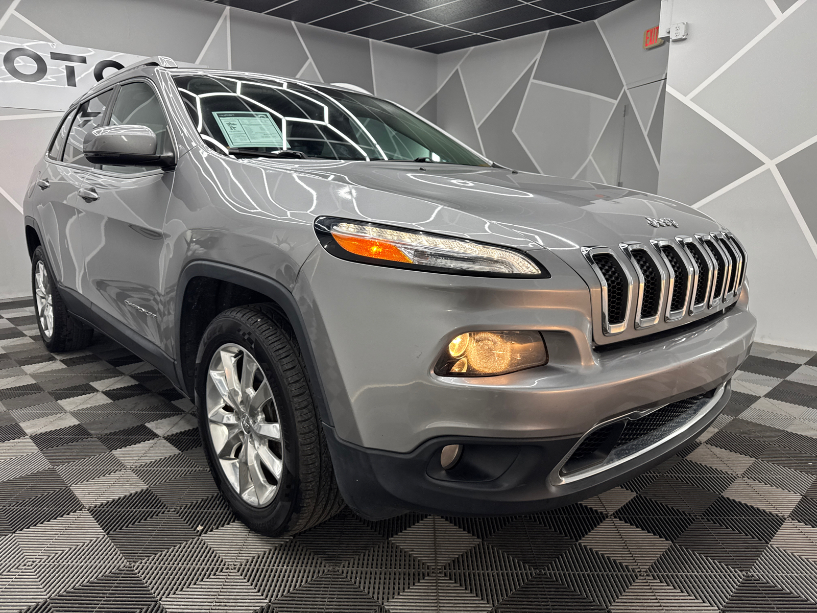 2016 Jeep Cherokee Limited Sport Utility 4D 13