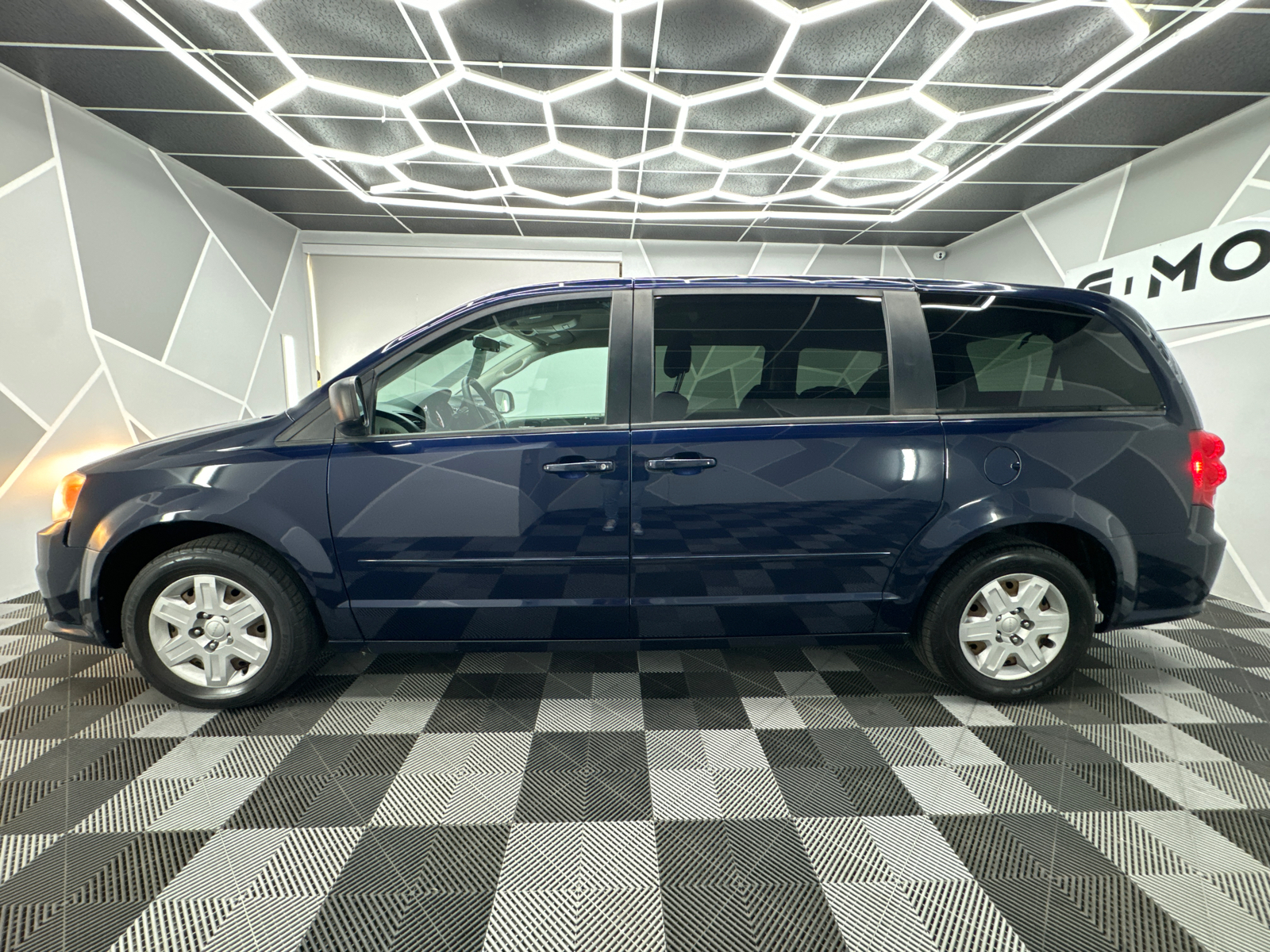 2012 Dodge Grand Caravan Passenger SE Minivan 4D 3