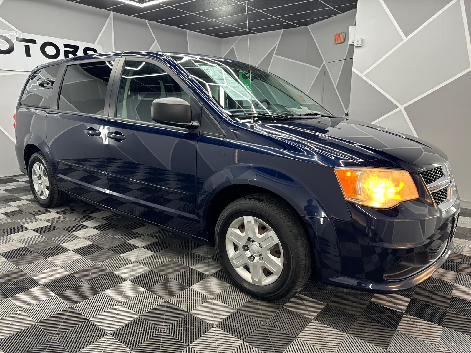 2012 Dodge Grand Caravan Passenger SE Minivan 4D 12