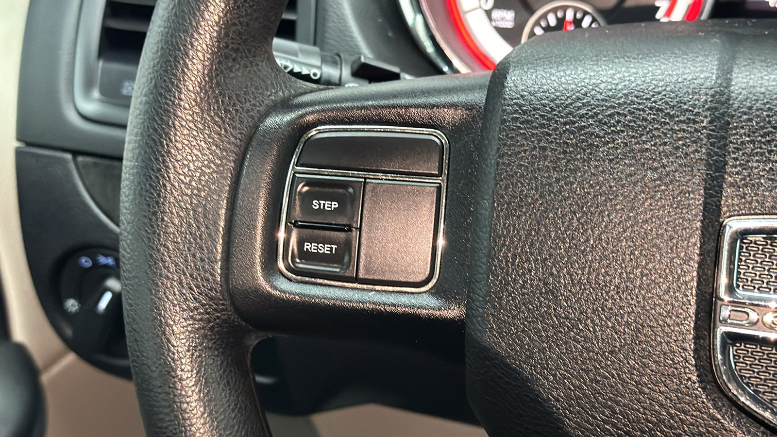 2012 Dodge Grand Caravan Passenger SE Minivan 4D 40