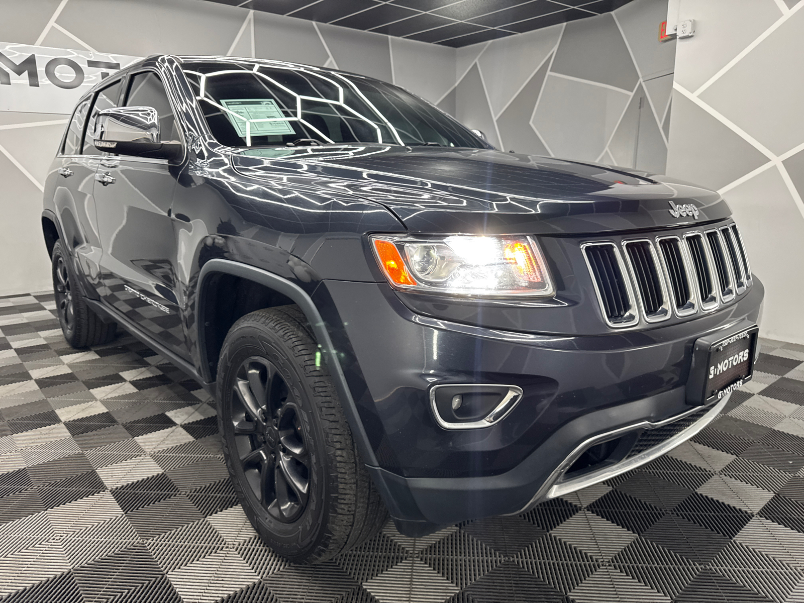 2016 Jeep Grand Cherokee Limited Sport Utility 4D 13