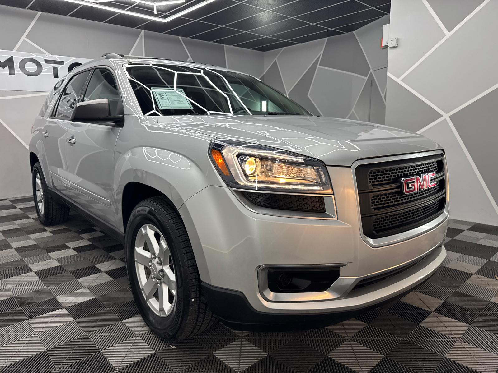 2016 GMC Acadia SLE-2 Sport Utility 4D 13